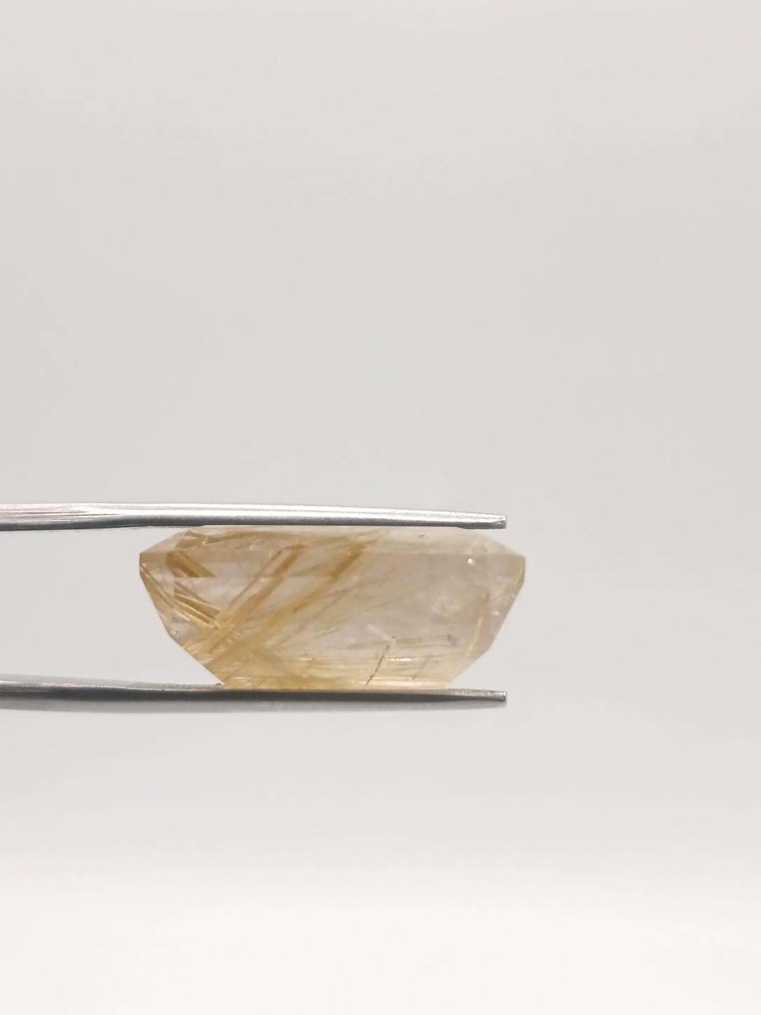 Cuarzo rutilado rectangular de 21.54ct