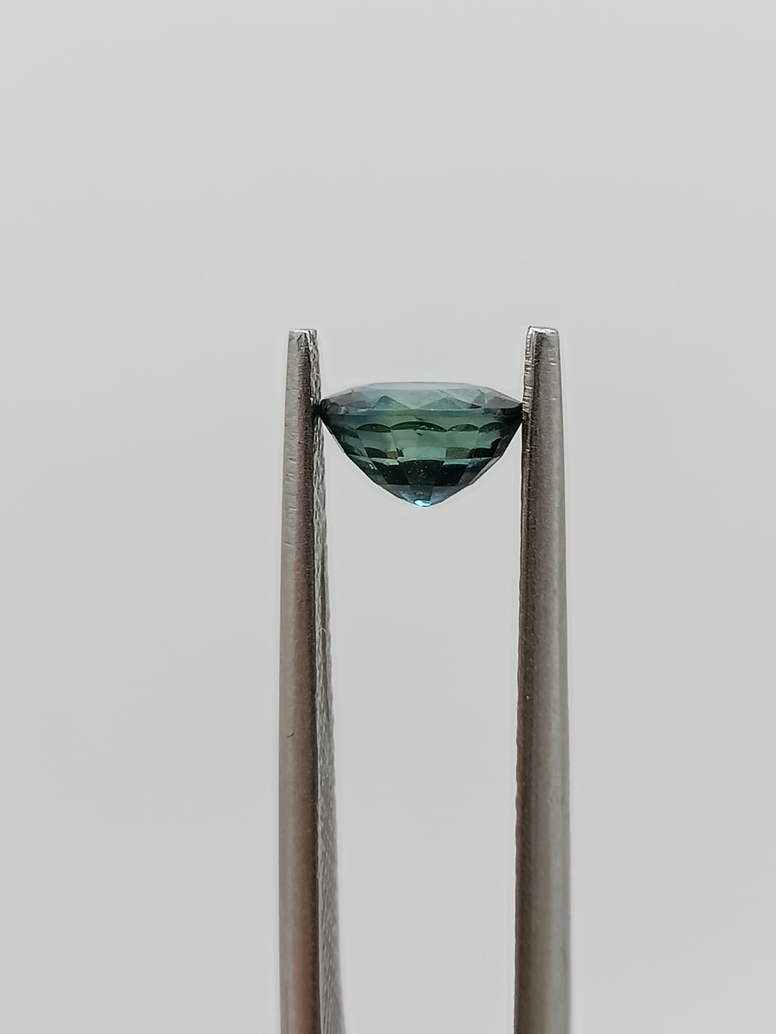 Zafiro ovalado de 0.81ct