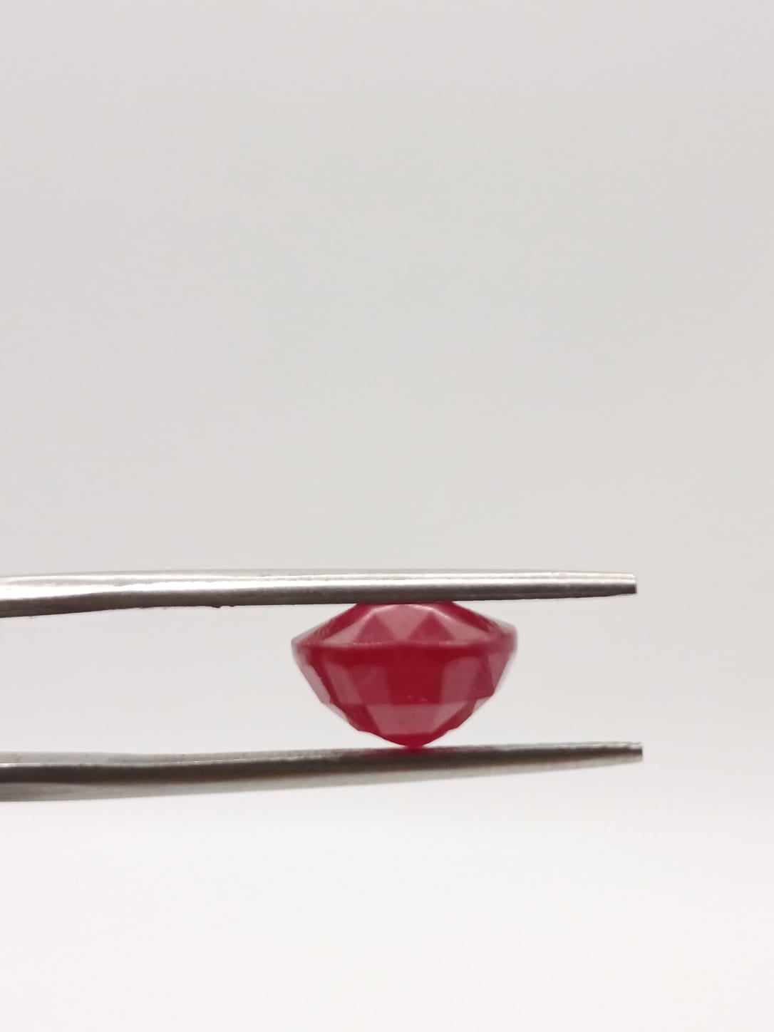 Rubí ovalado de 5.57ct