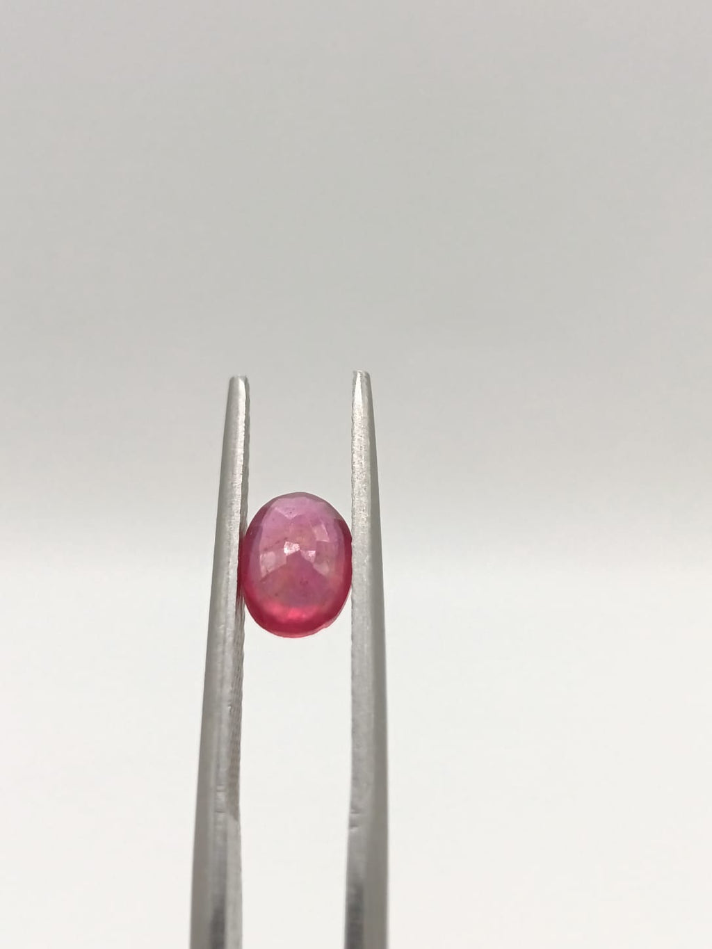 Rubí ovalado de 1.03ct