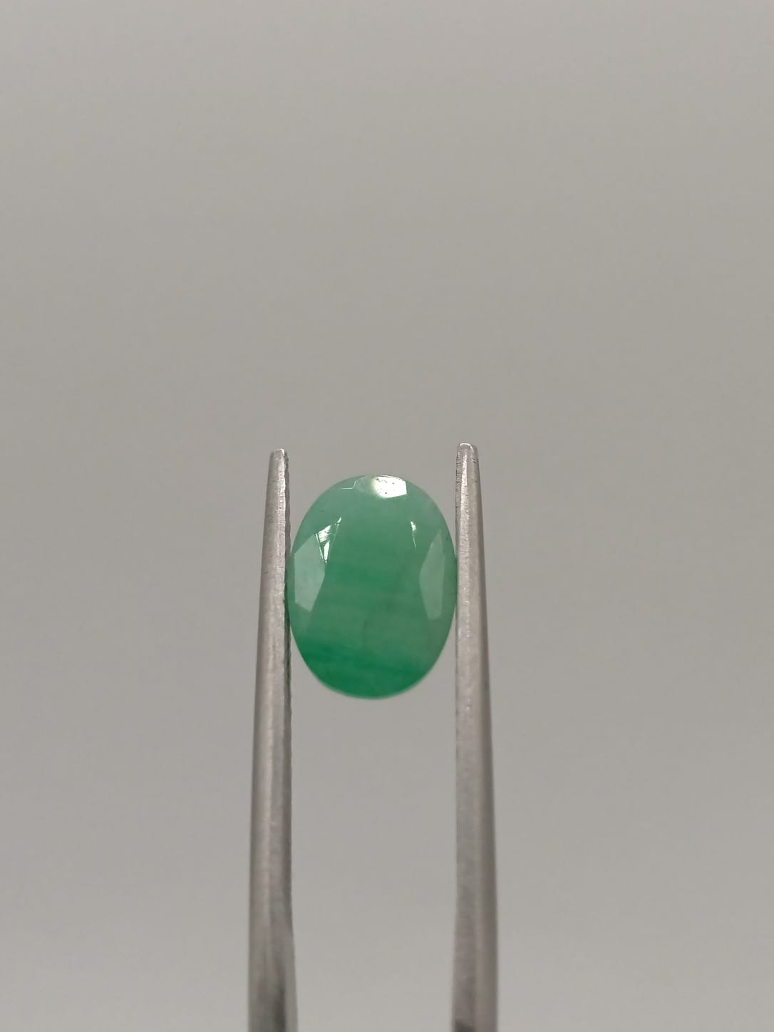 Esmeralda brasileña ovalada de 1.92ct