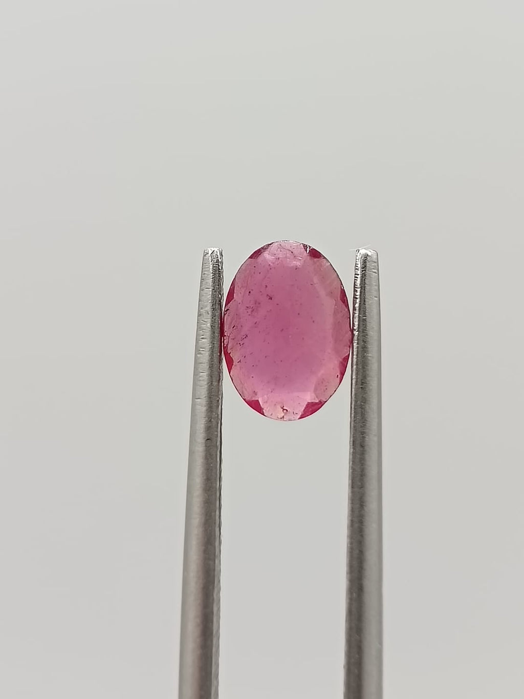 Rubí ovalado de 0.74ct