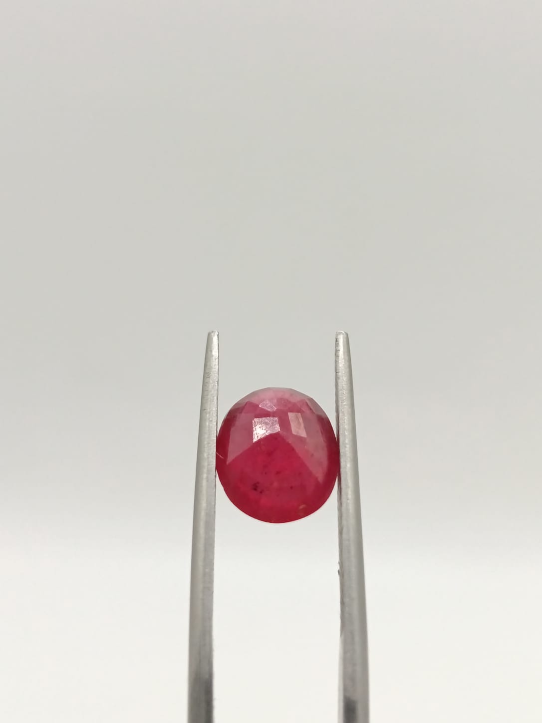Rubí ovalado de 3.57ct