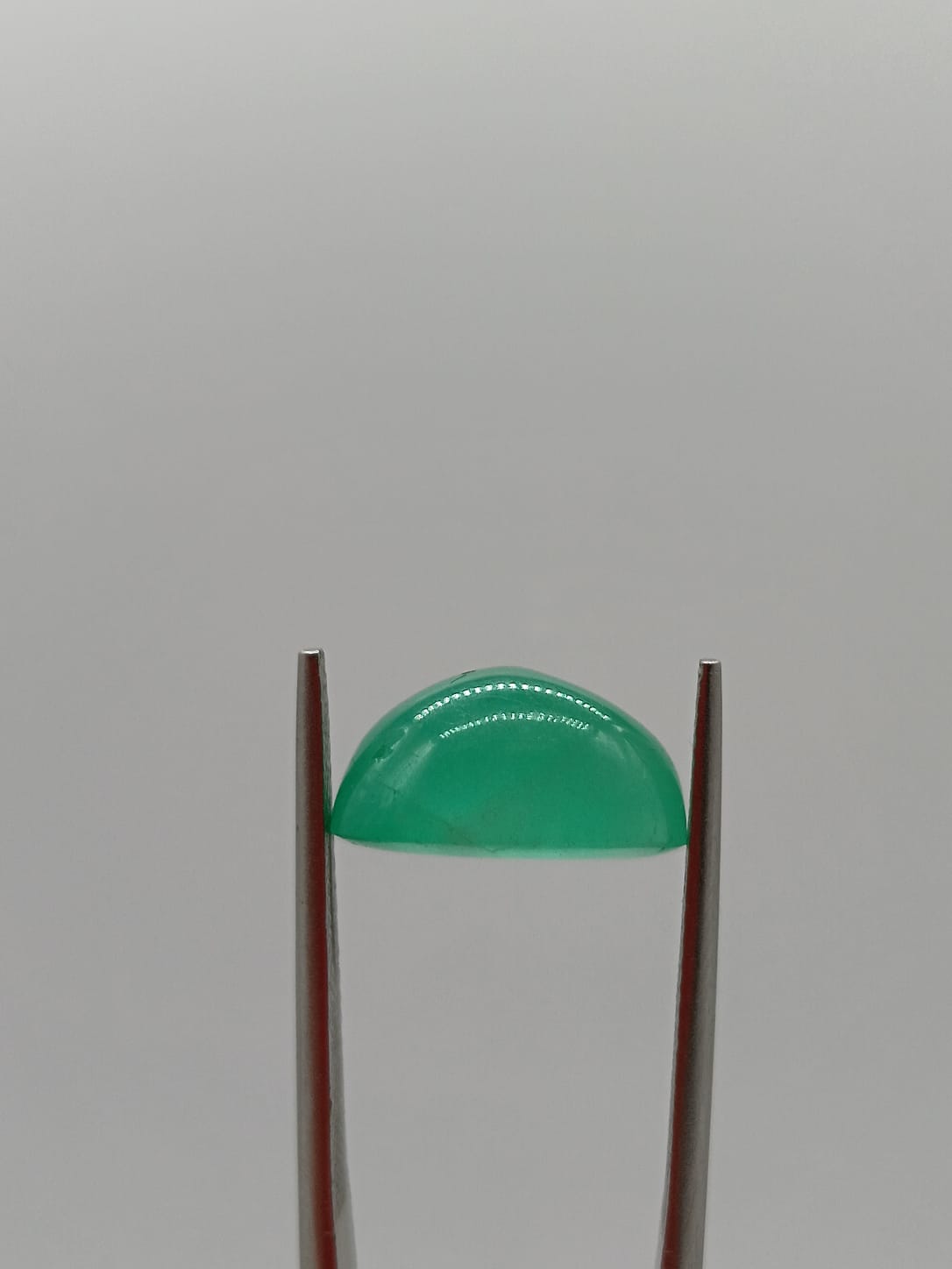 Esmeralda colombiana ovalada de 6.83ct