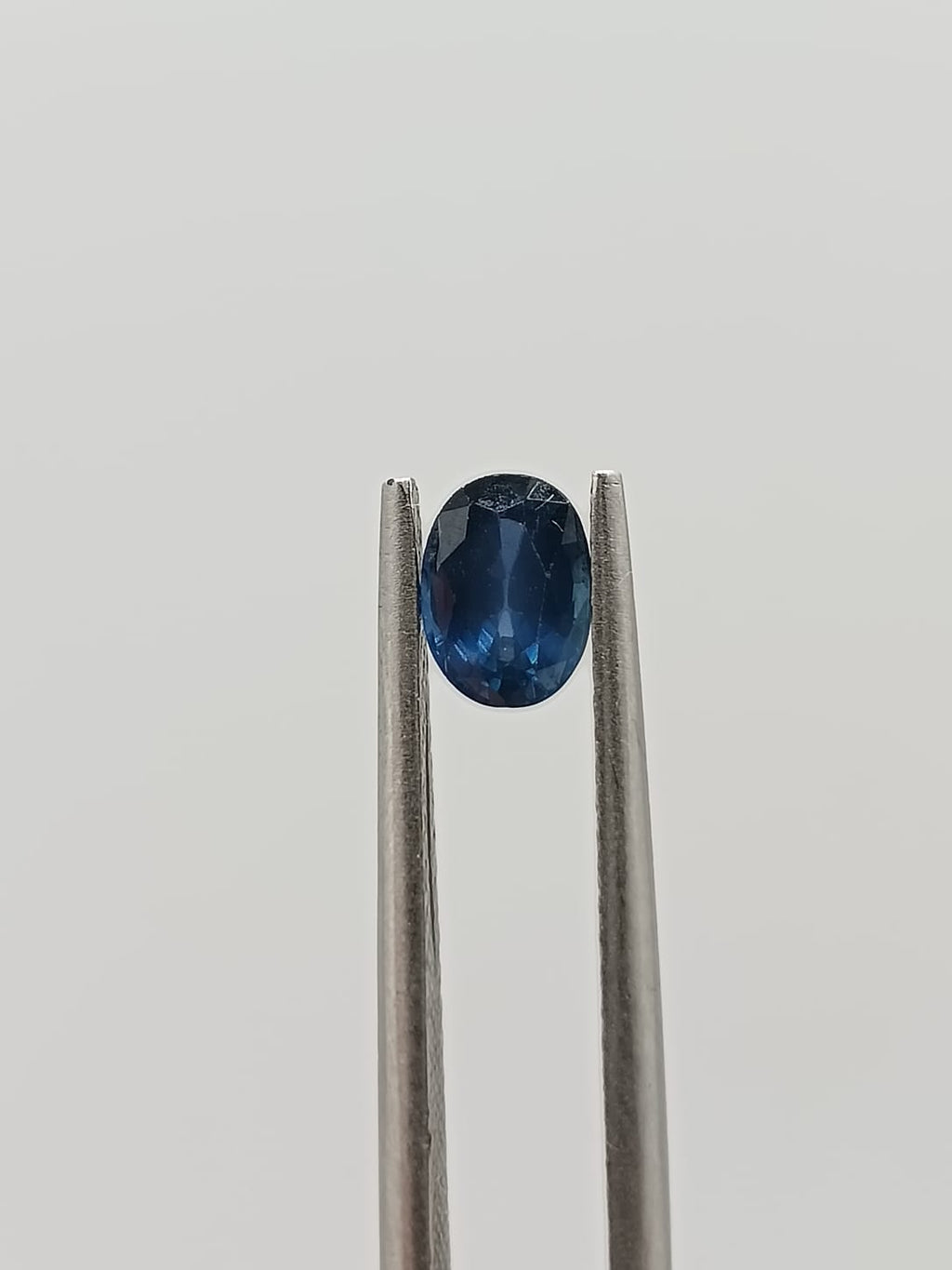 Zafiro ovalado de 0.66ct