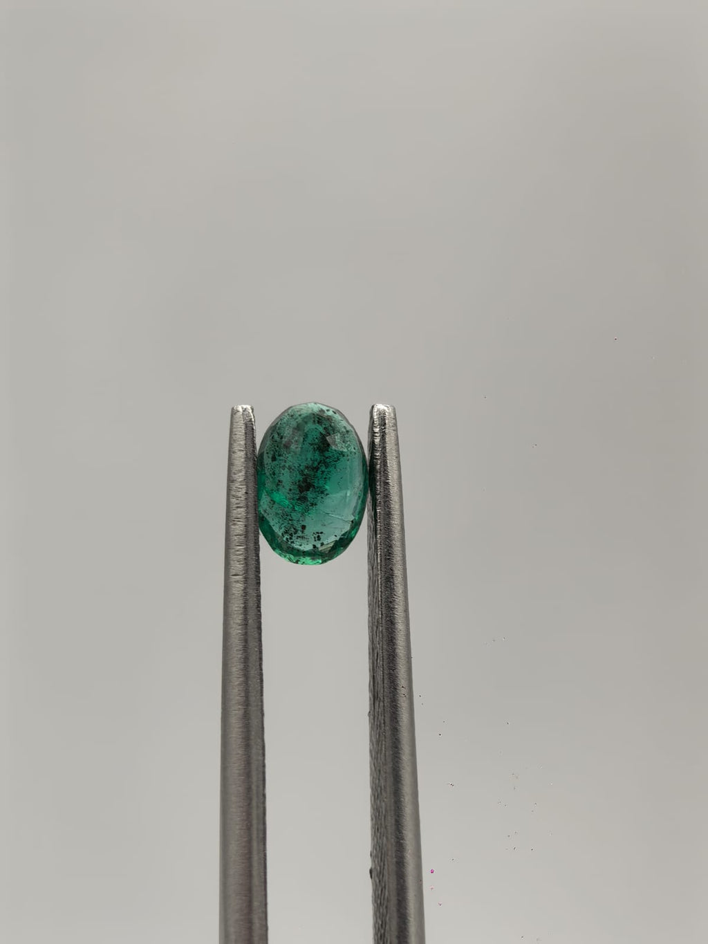 Esmeralda colombiana ovalada de 0.40ct