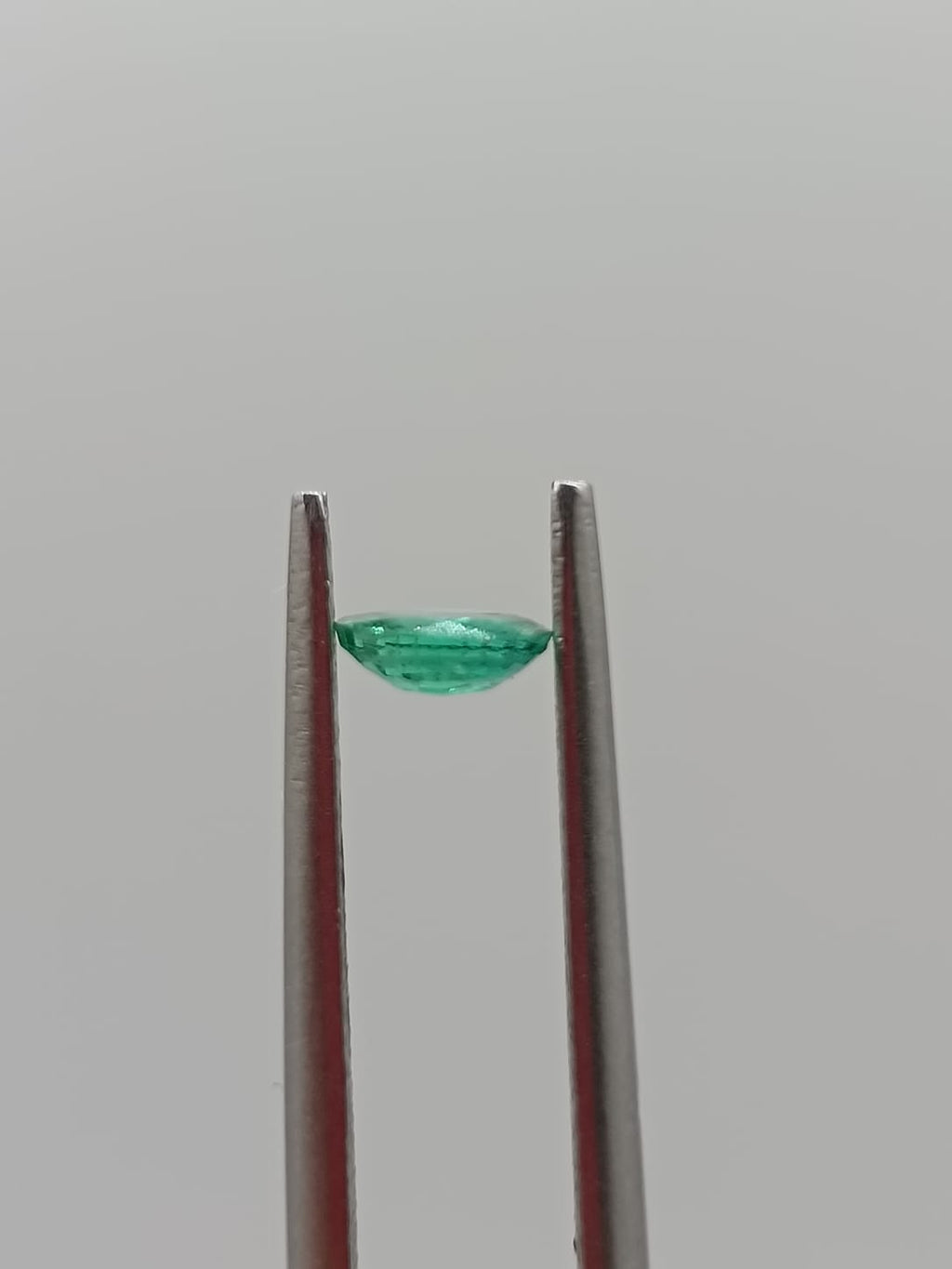 Esmeralda colombiana circular de 0.26ct