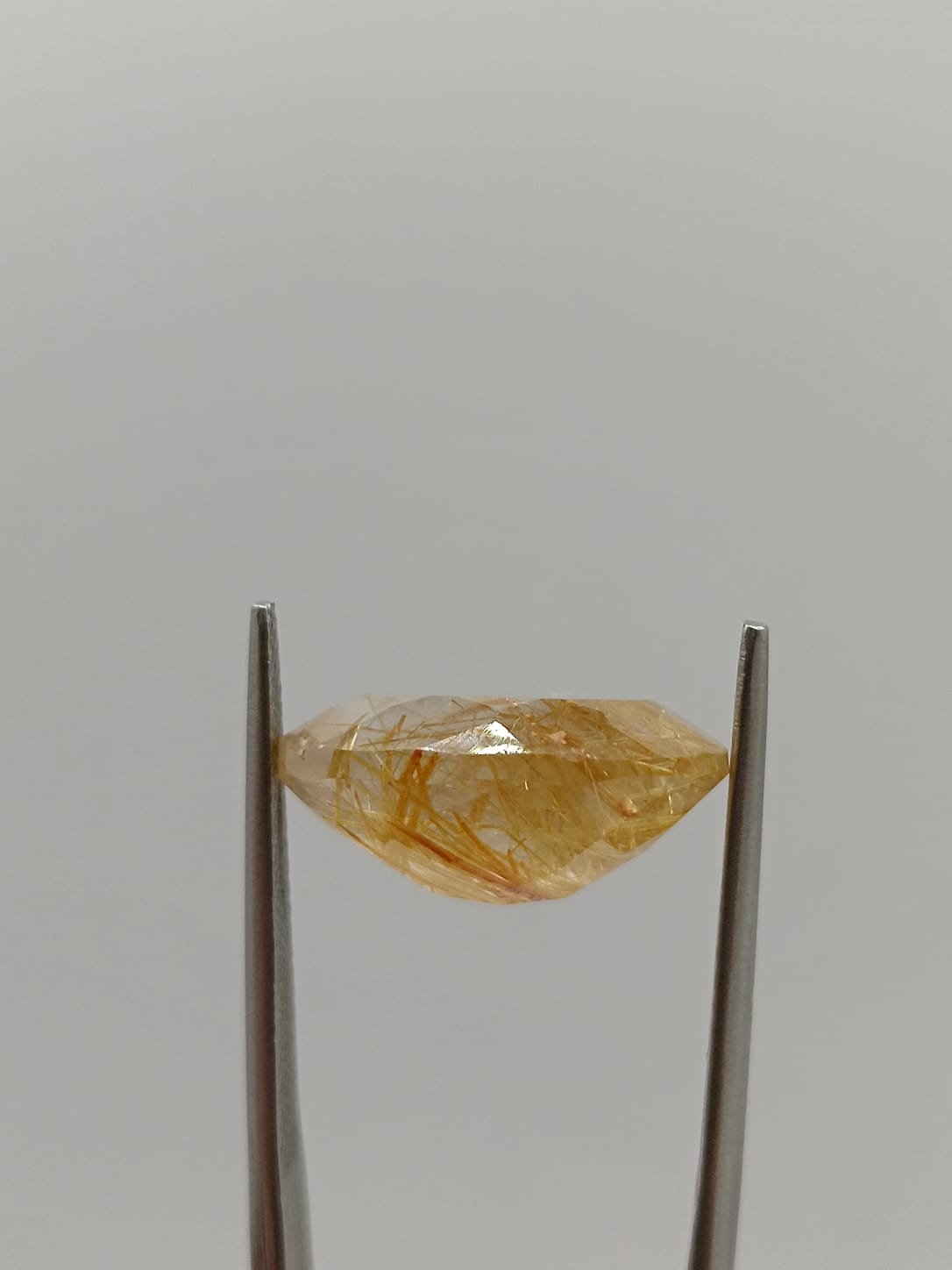 Cuarzo rutilado ovalado de 8.33ct