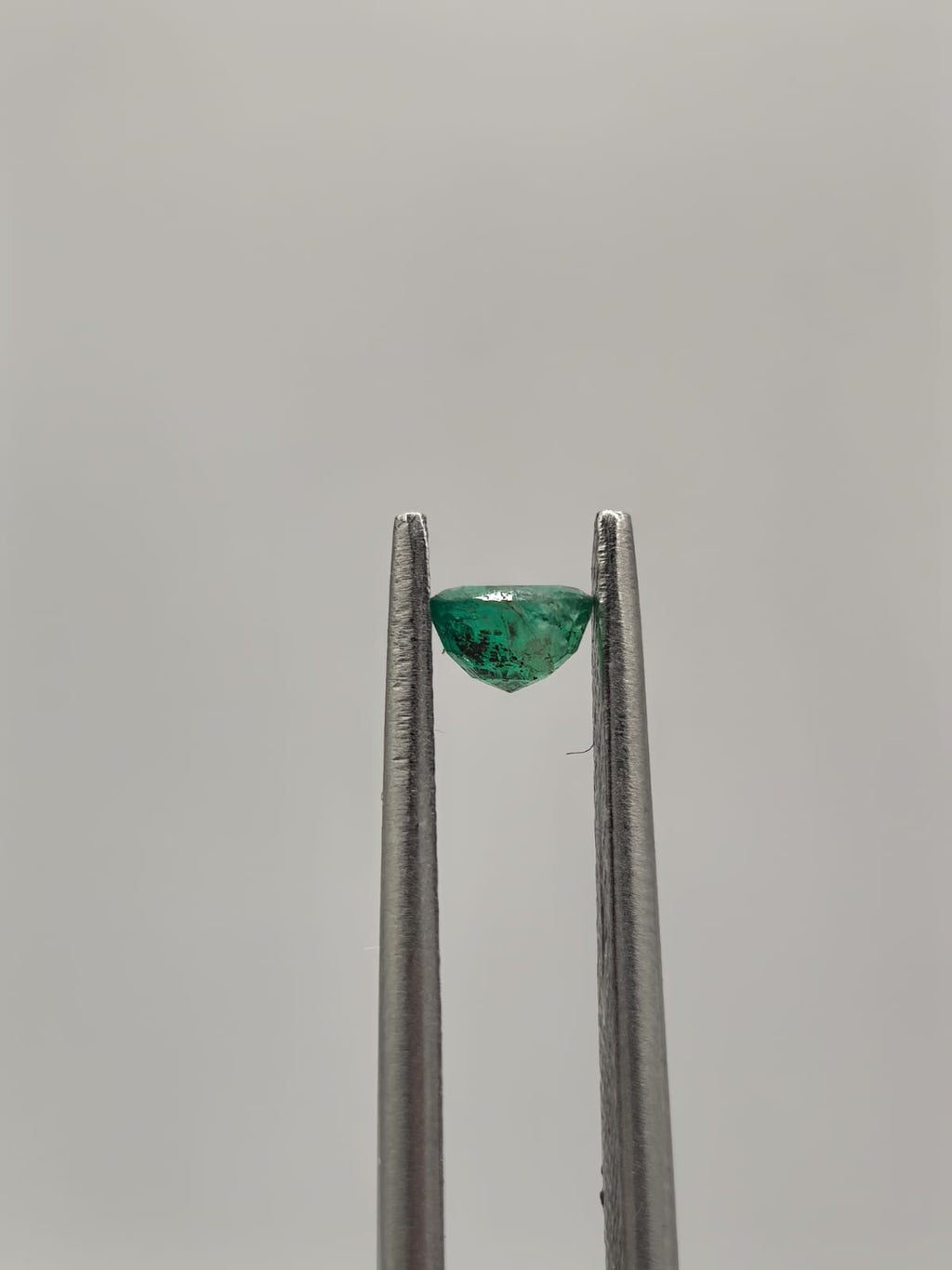 Esmeralda colombiana circular de 0.27ct