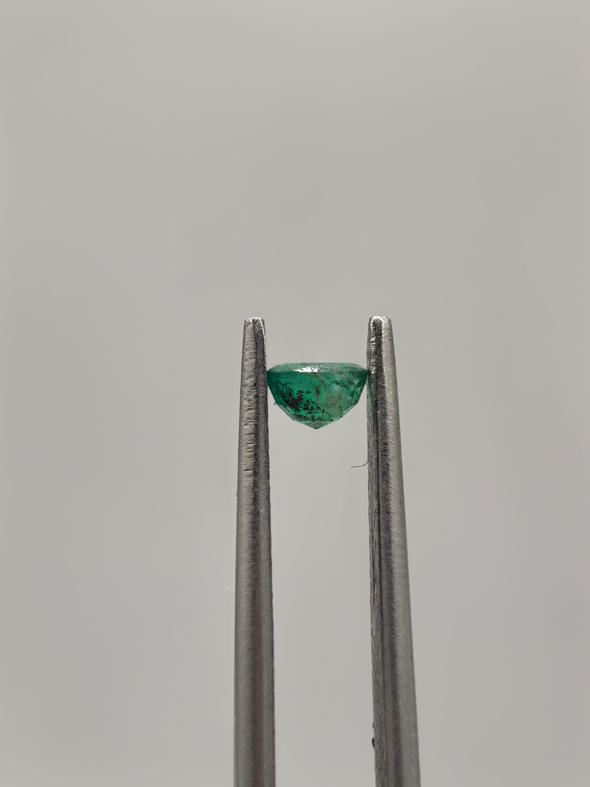 Esmeralda colombiana circular de 0.27ct