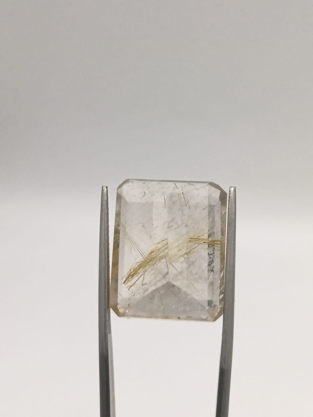 Cuarzo rutilado rectangular de 24.03ct