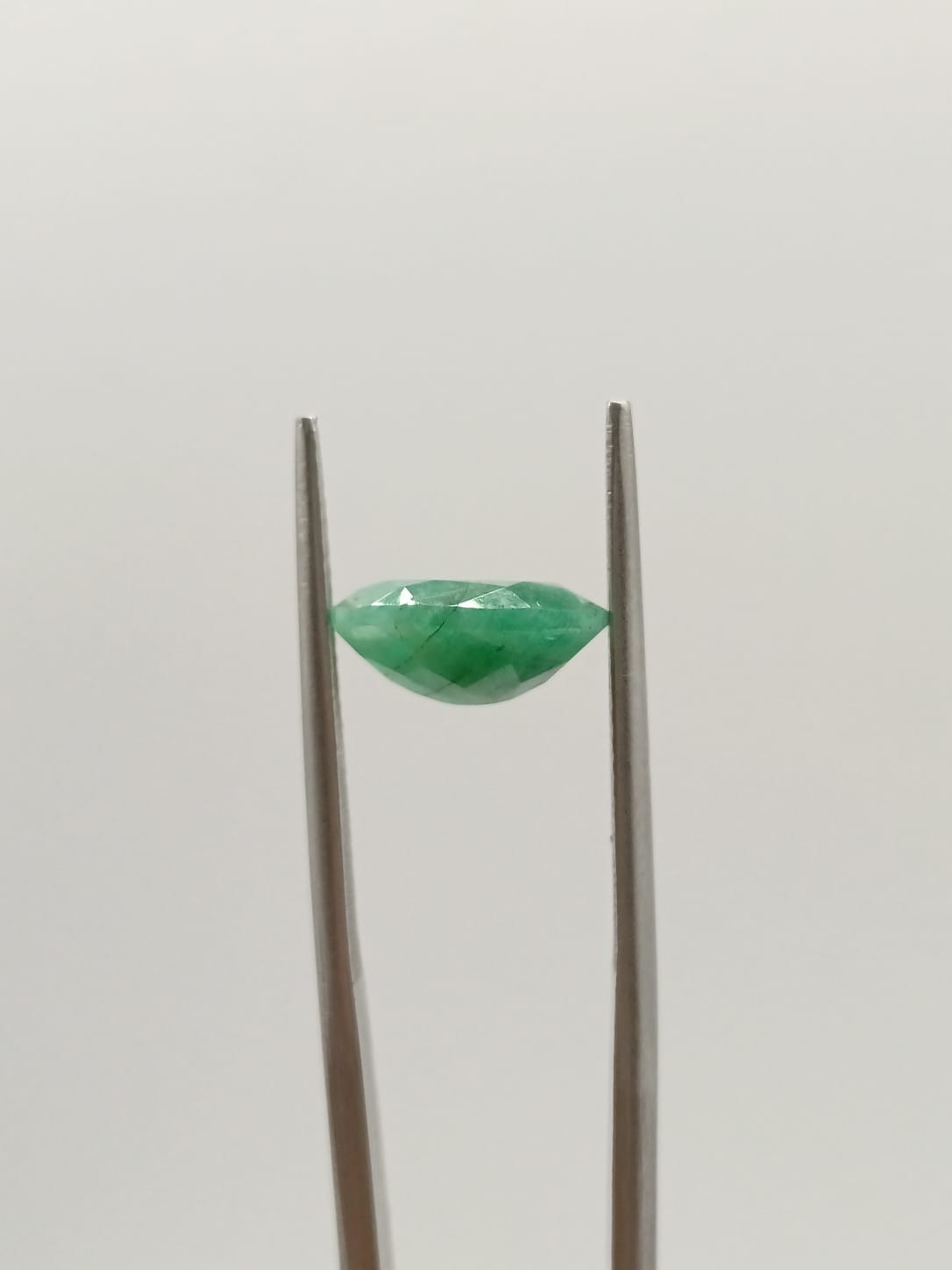 Esmeralda brasileña ovalada de 2.06ct