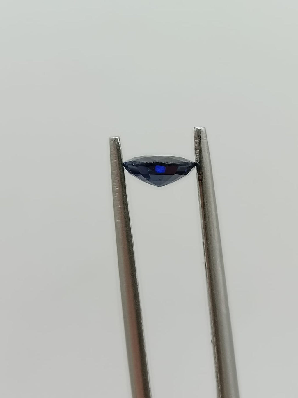 Zafiro ovalado de 0.81ct