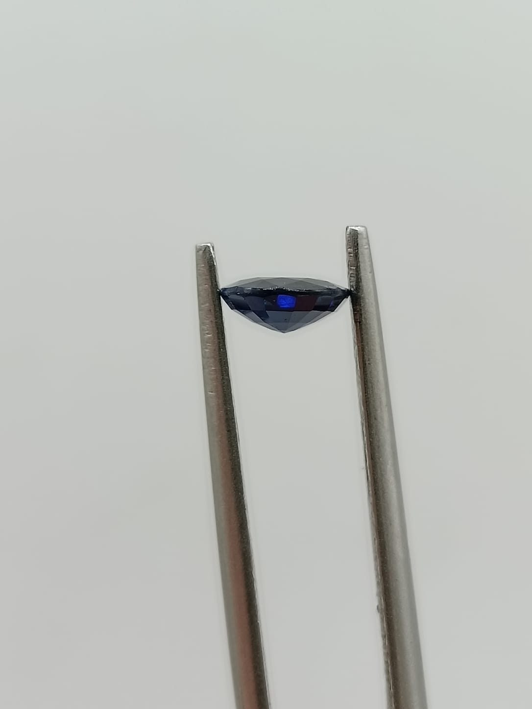 Zafiro ovalado de 0.81ct