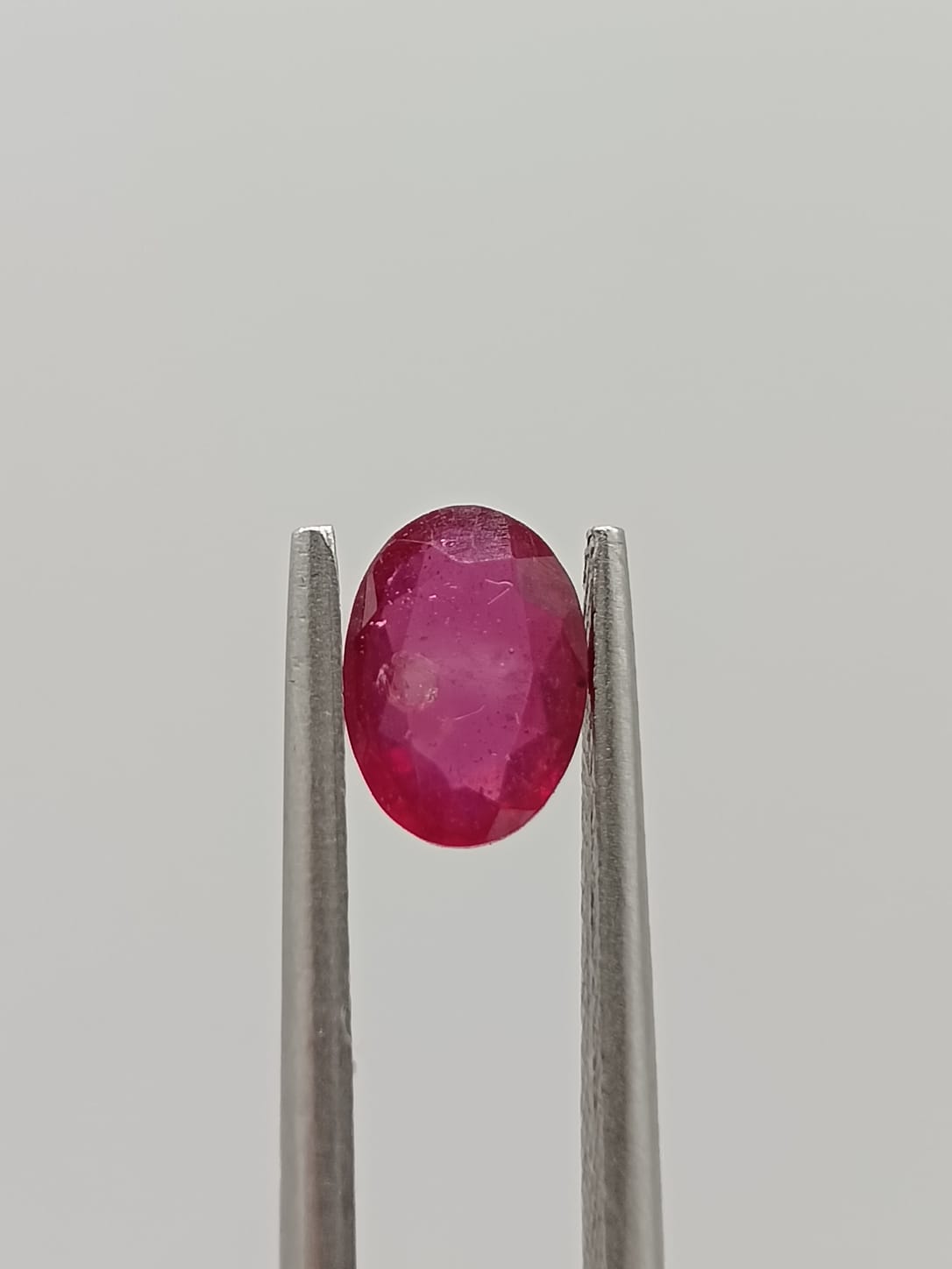 Rubí ovalado de 1.09ct