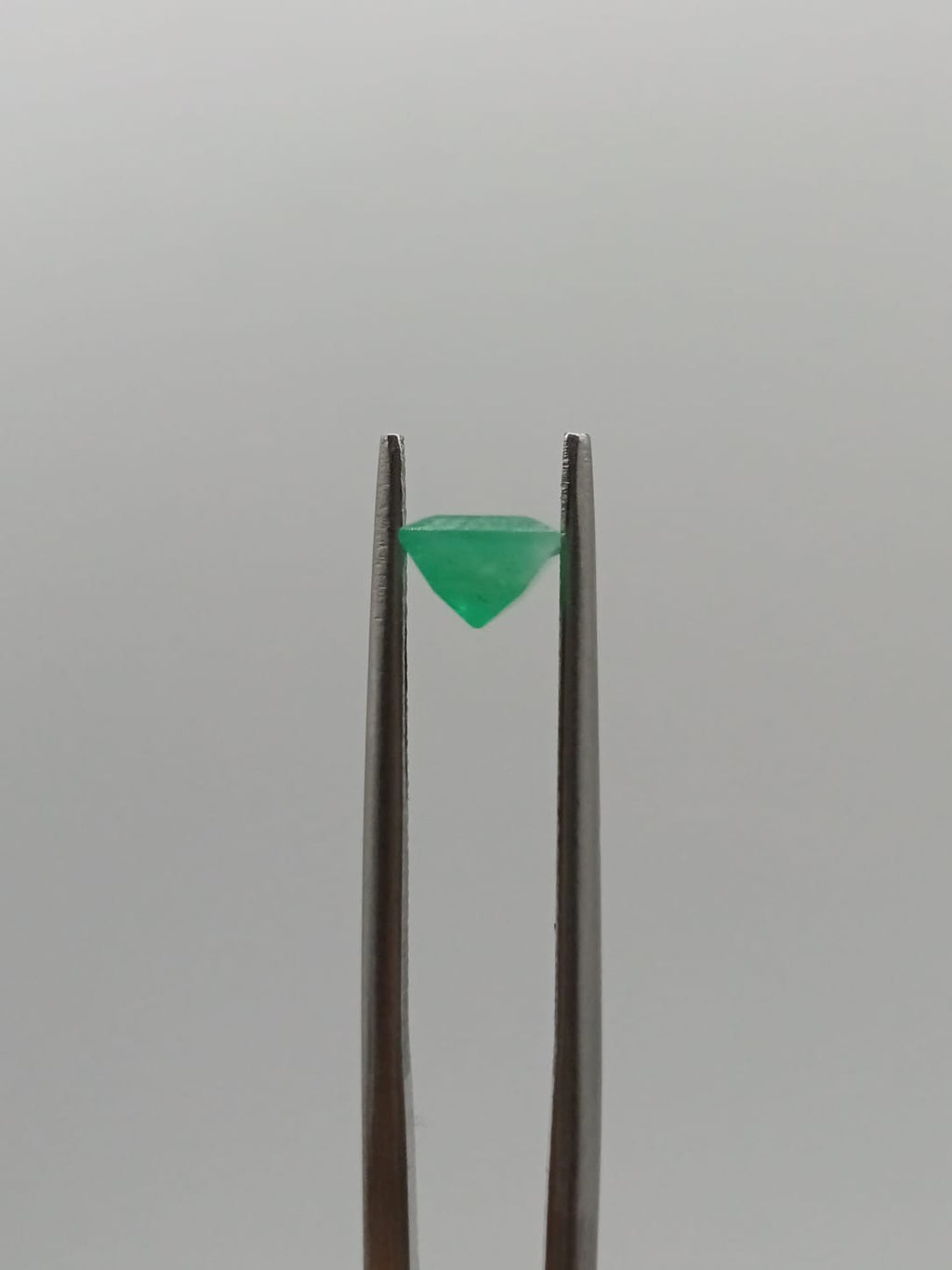 Esmeralda brasileña cuadrada de 0.62ct