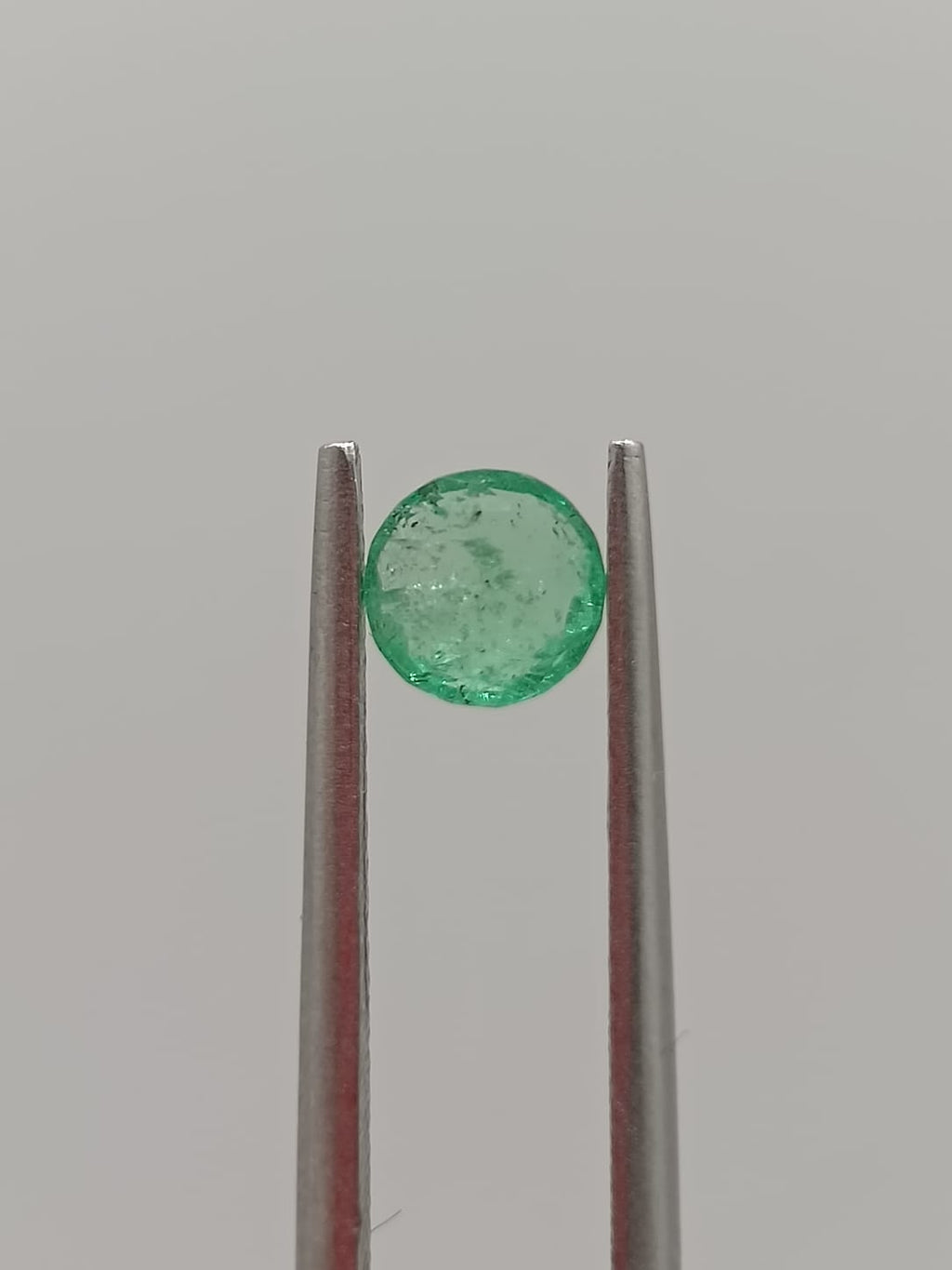 Esmeralda colombiana circular de 0.42ct