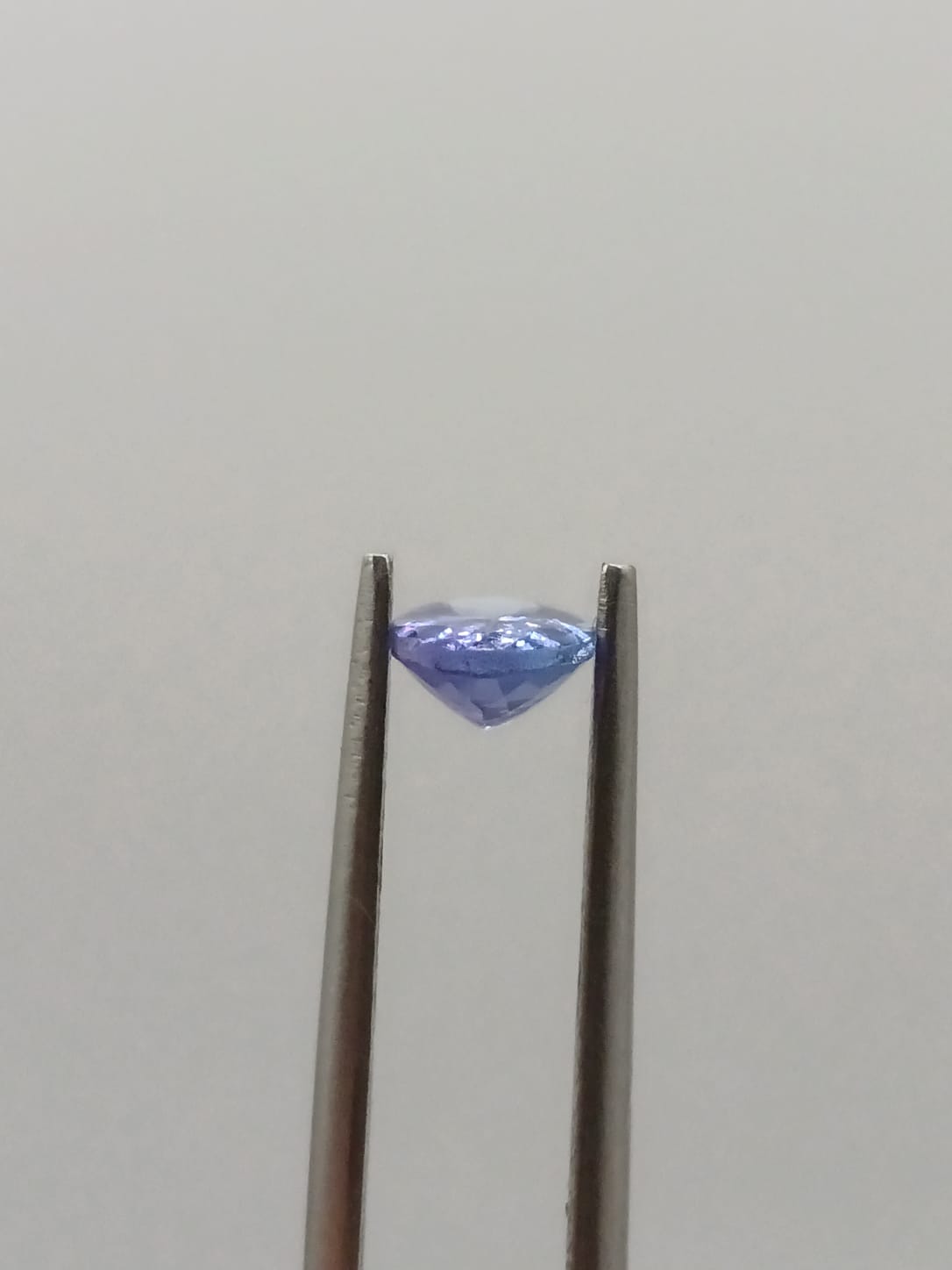 Tanzanita ovalada de 0.83ct