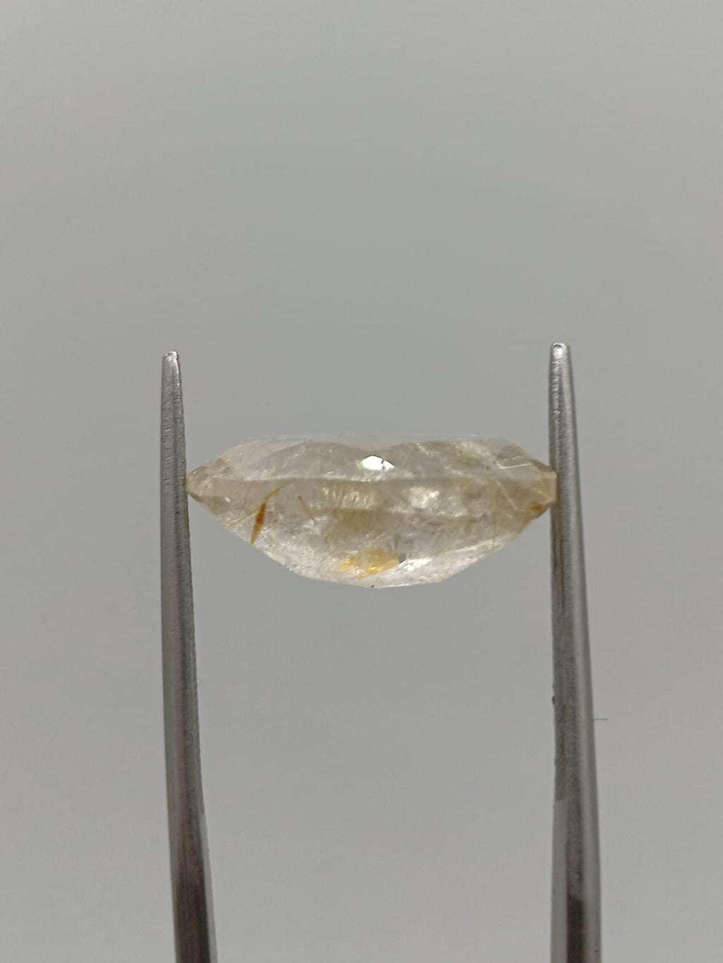 Cuarzo rutilado ovalado de 7.86ct
