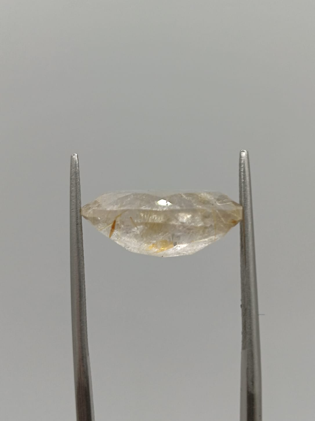 Cuarzo rutilado ovalado de 7.86ct
