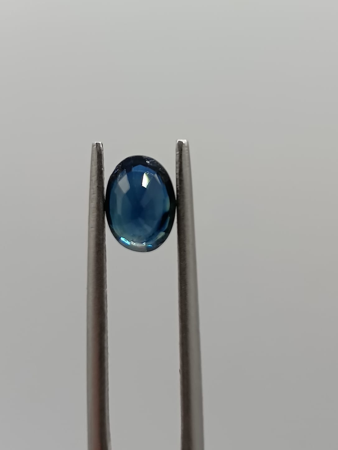 Zafiro ovalado de 1.09ct