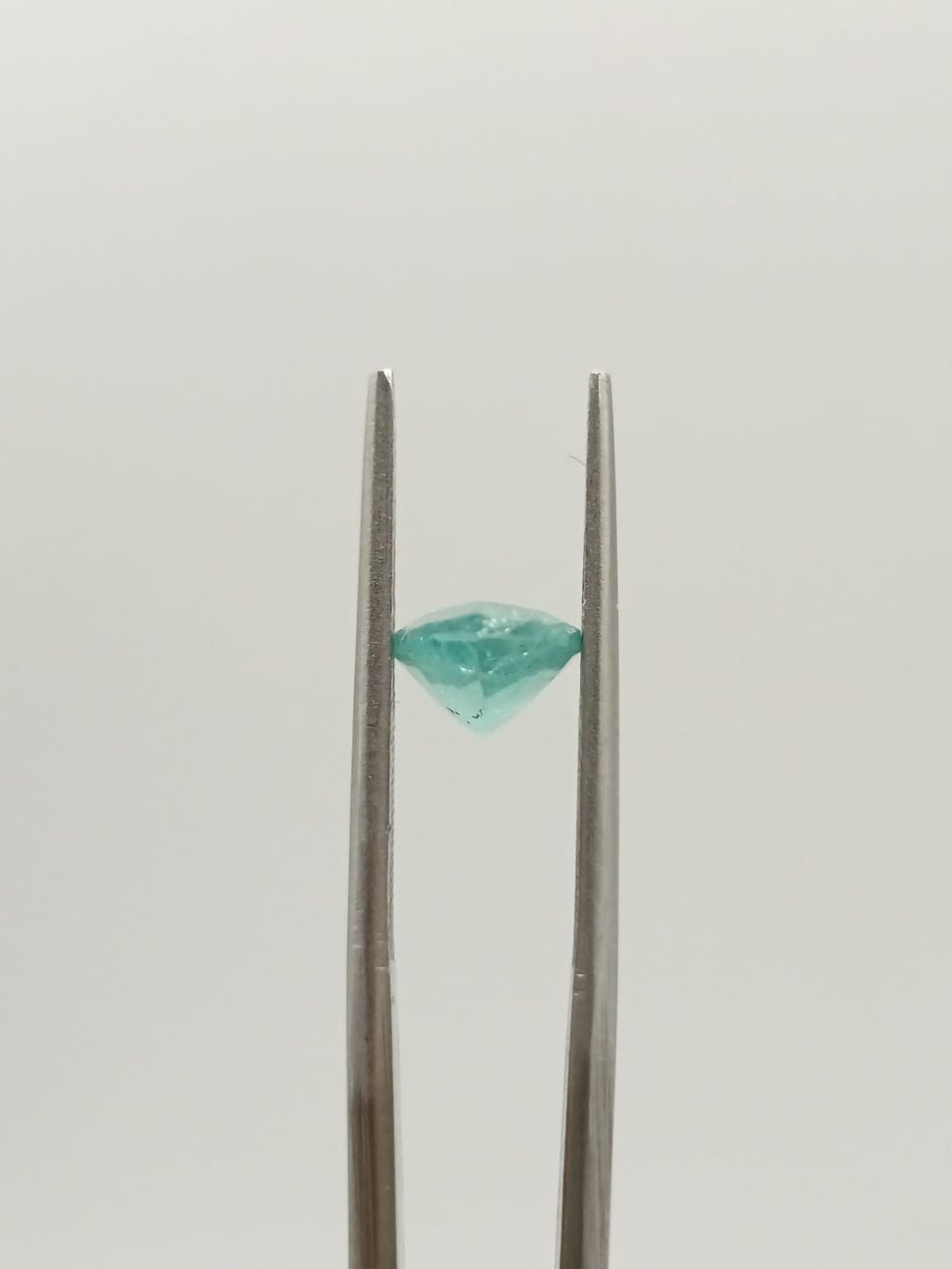 Esmeralda brasileña forma de gota de 1.88ct