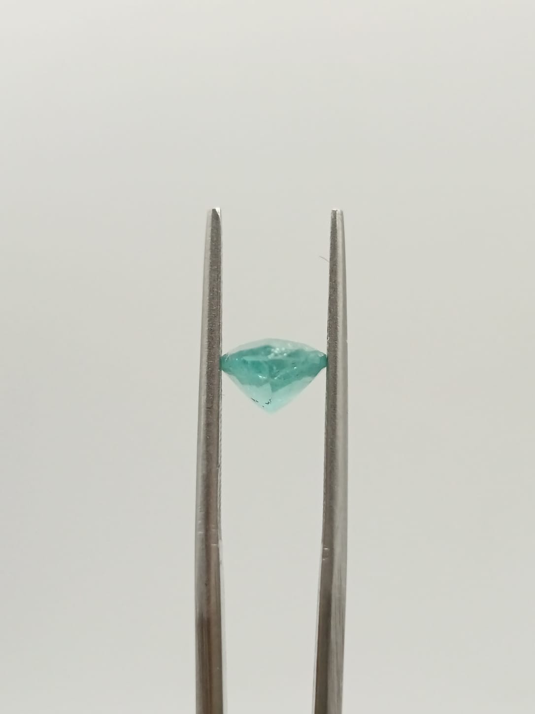 Esmeralda brasileña forma de gota de 1.88ct