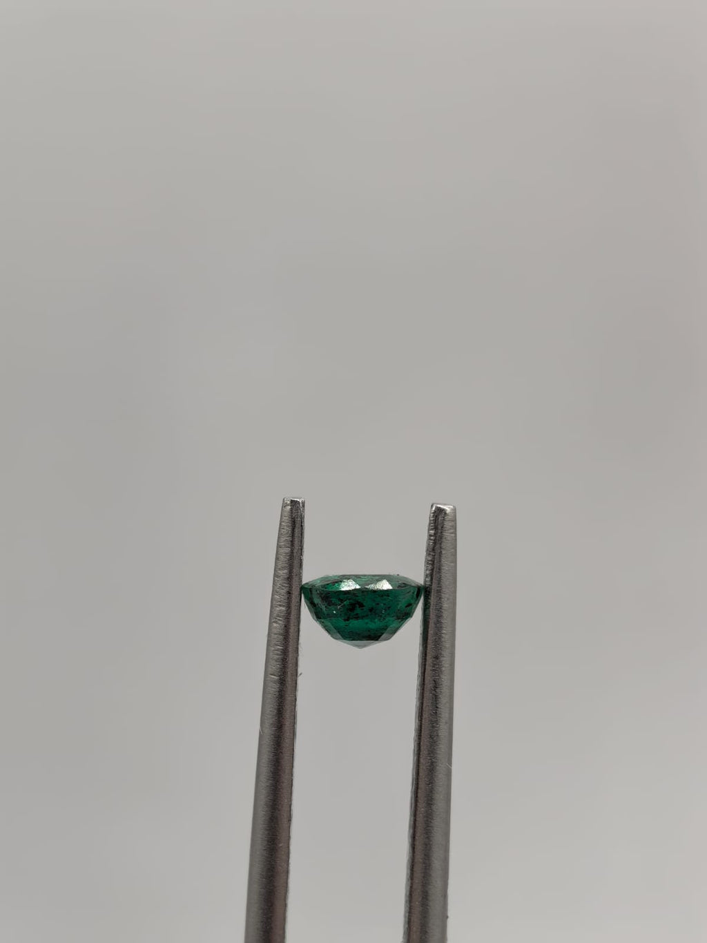 Esmeralda colombiana ovalada de 0.43ct
