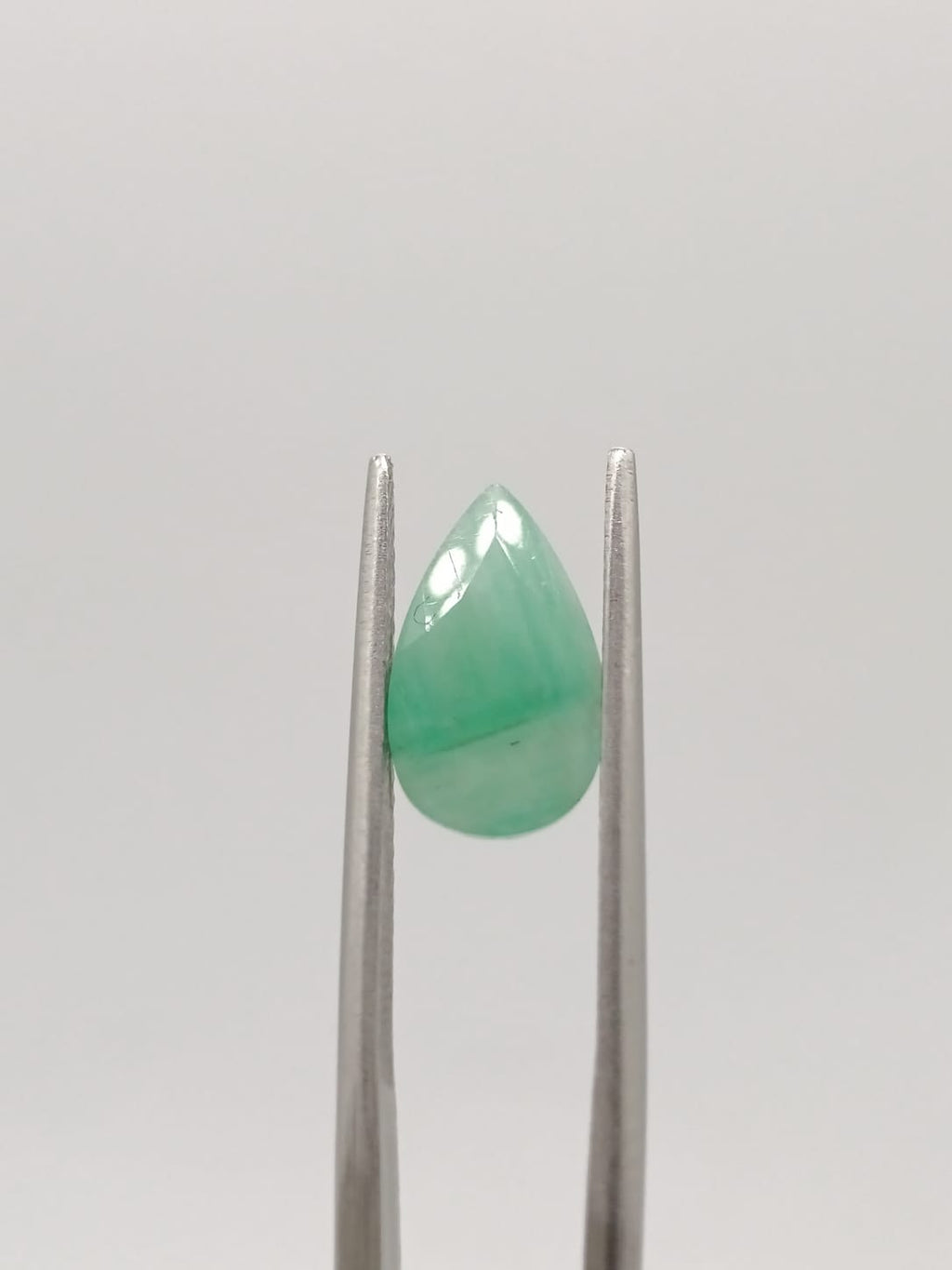 Esmeralda brasileña forma de gota de 1.95ct