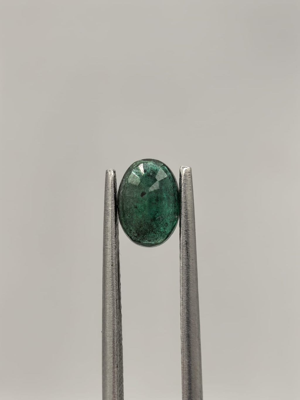 Esmeralda colombiana ovalada de 0.82ct