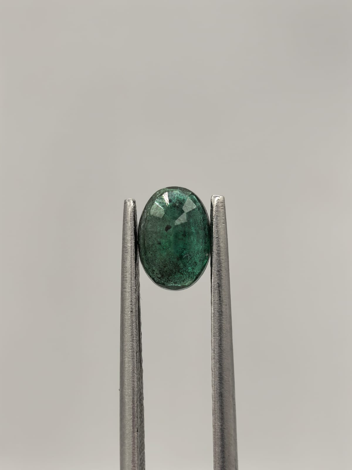 Esmeralda colombiana ovalada de 0.82ct