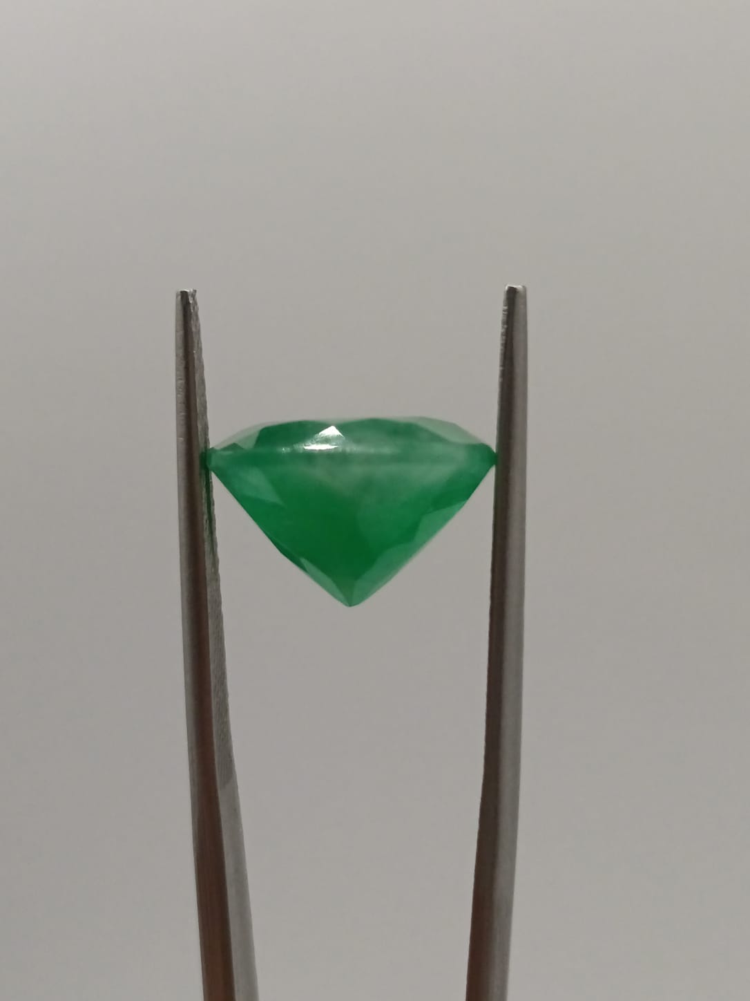 Esmeralda brasileña circular de 5.83ct