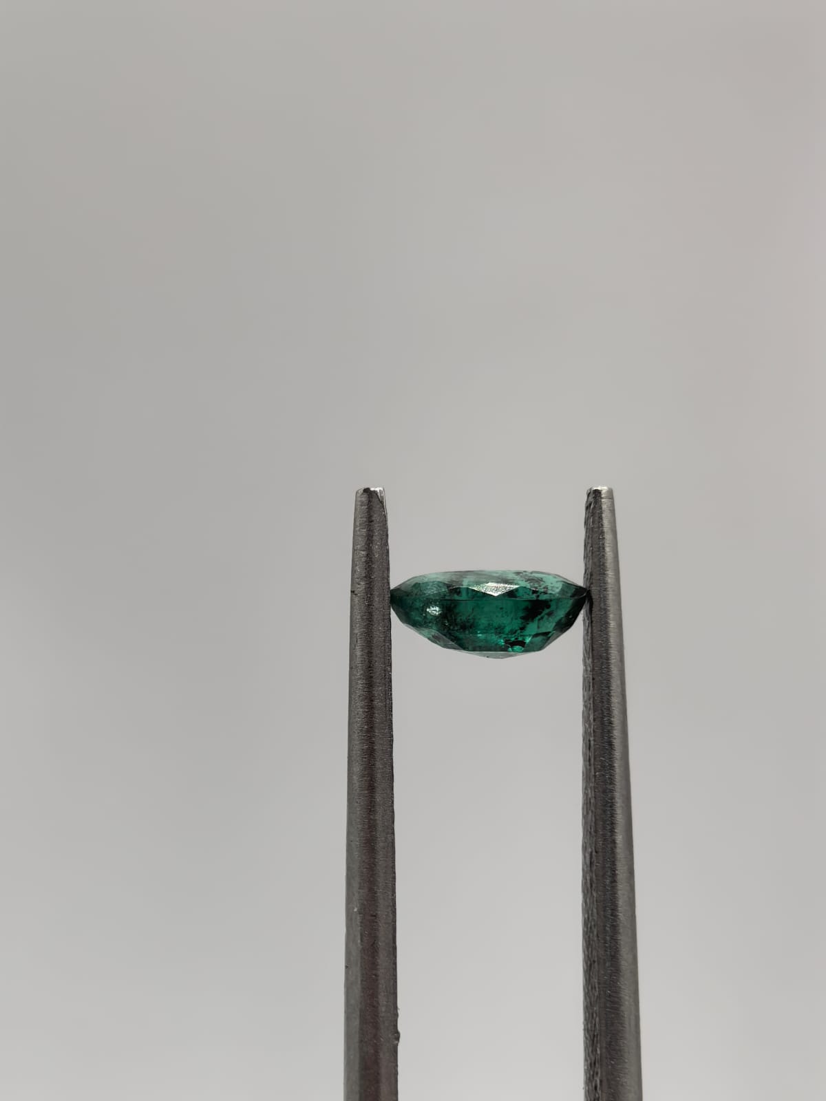 Esmeralda colombiana ovalada de 0.43ct