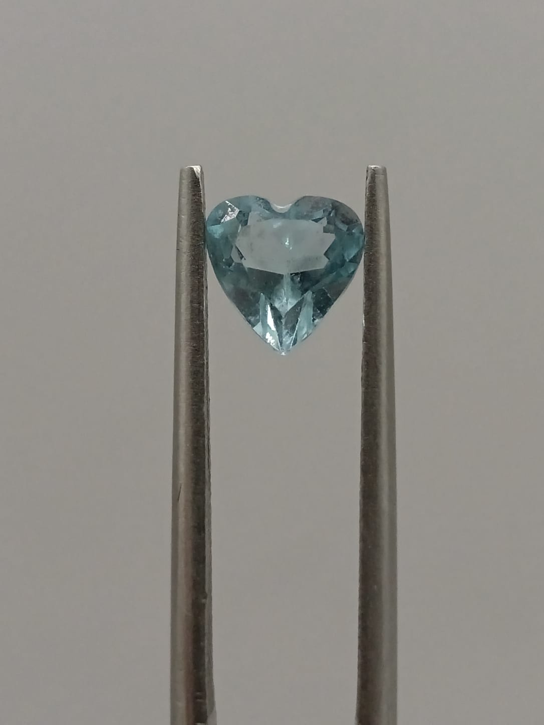 Aguamarina forma de corazón de 0.94ct