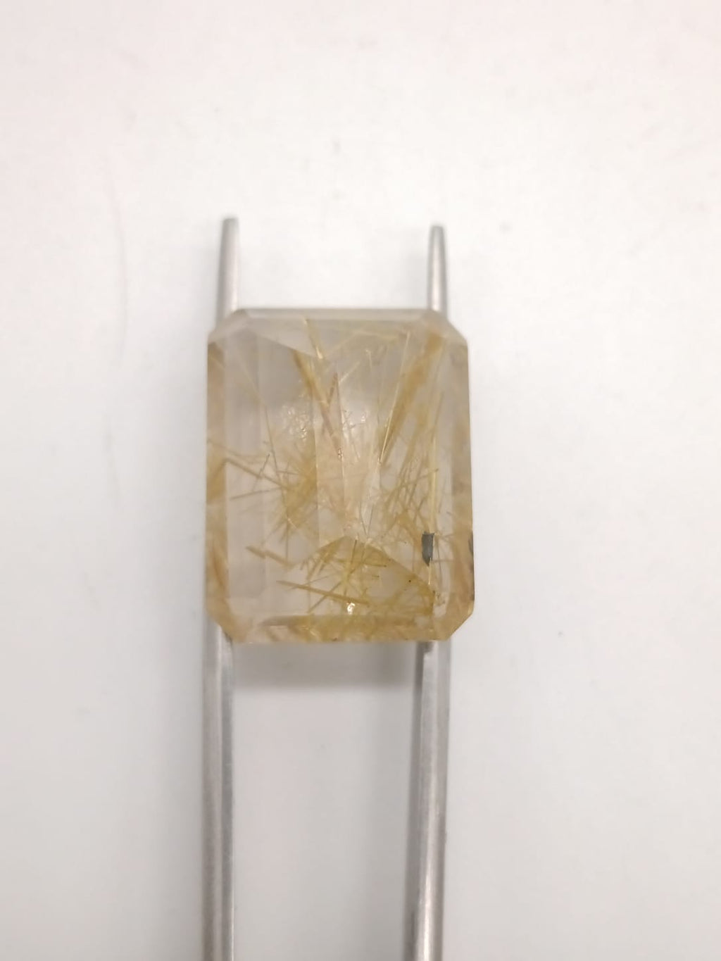 Cuarzo rutilado rectangular de 16.04ct