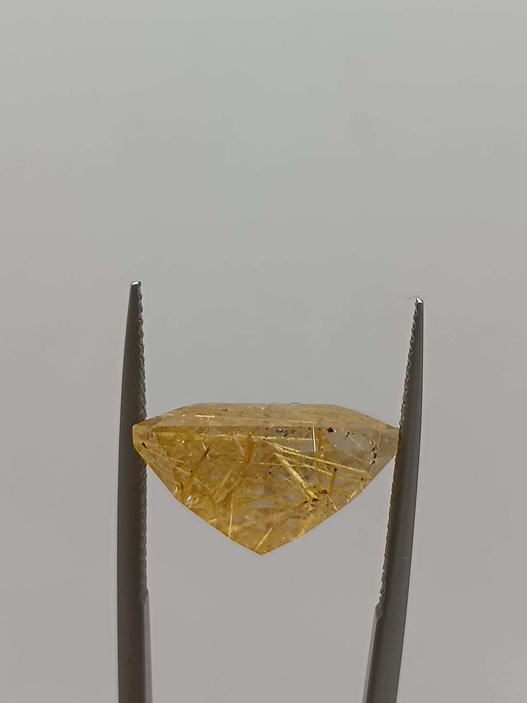 Cuarzo rutilado rectangular de 24.60ct