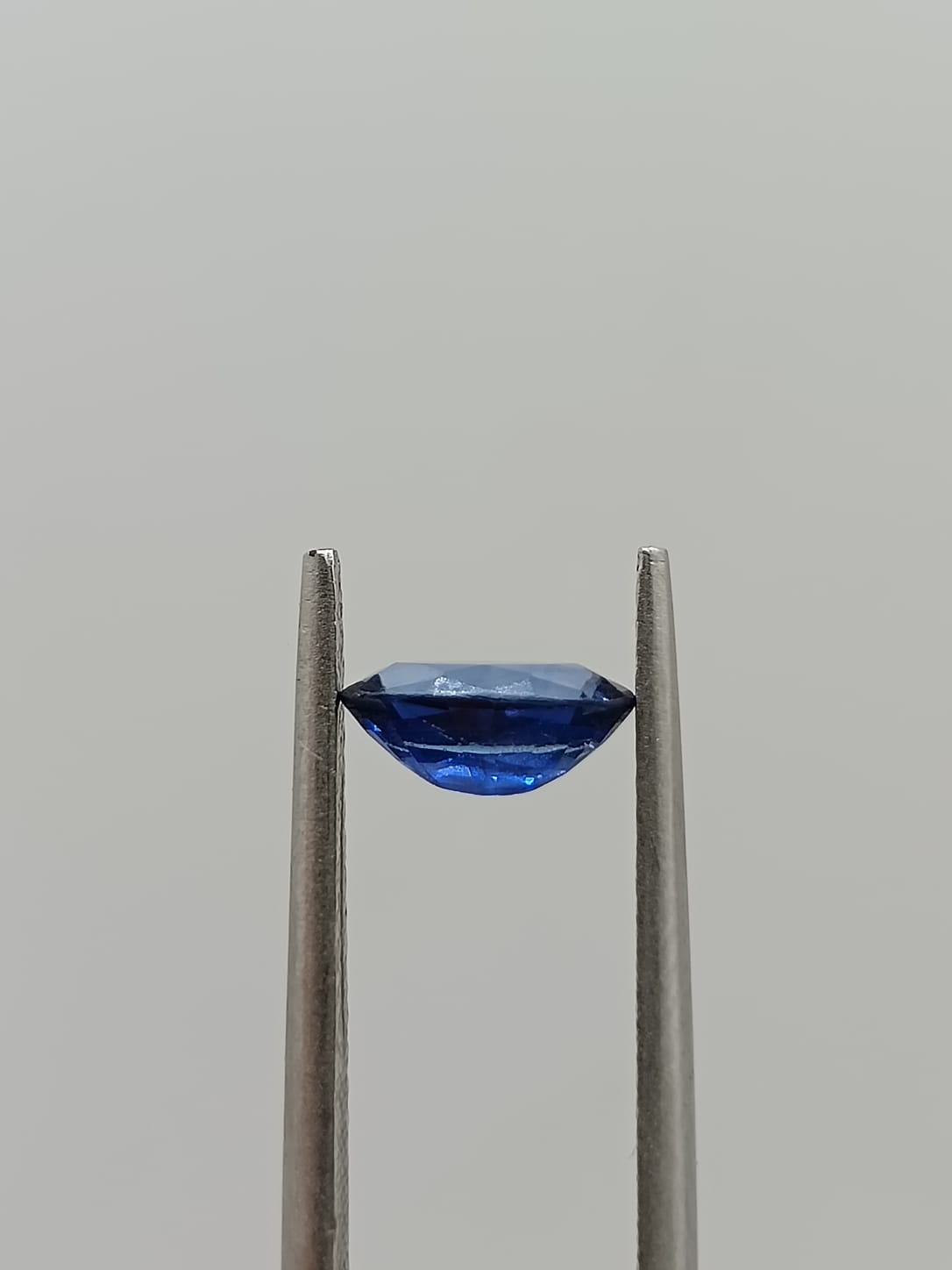 Zafiro ovalado de 0.97ct
