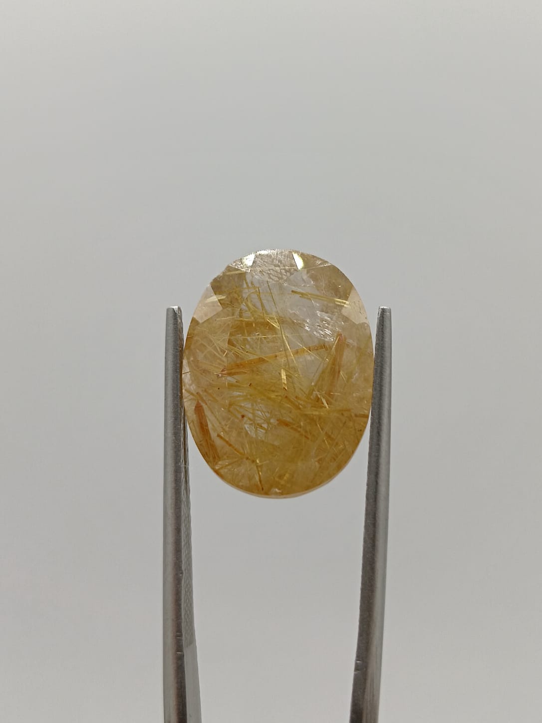 Cuarzo rutilado ovalado de 8.33ct