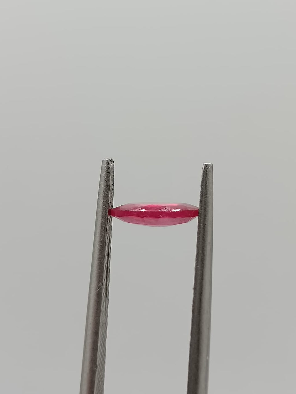 Rubí ovalado de 0.74ct