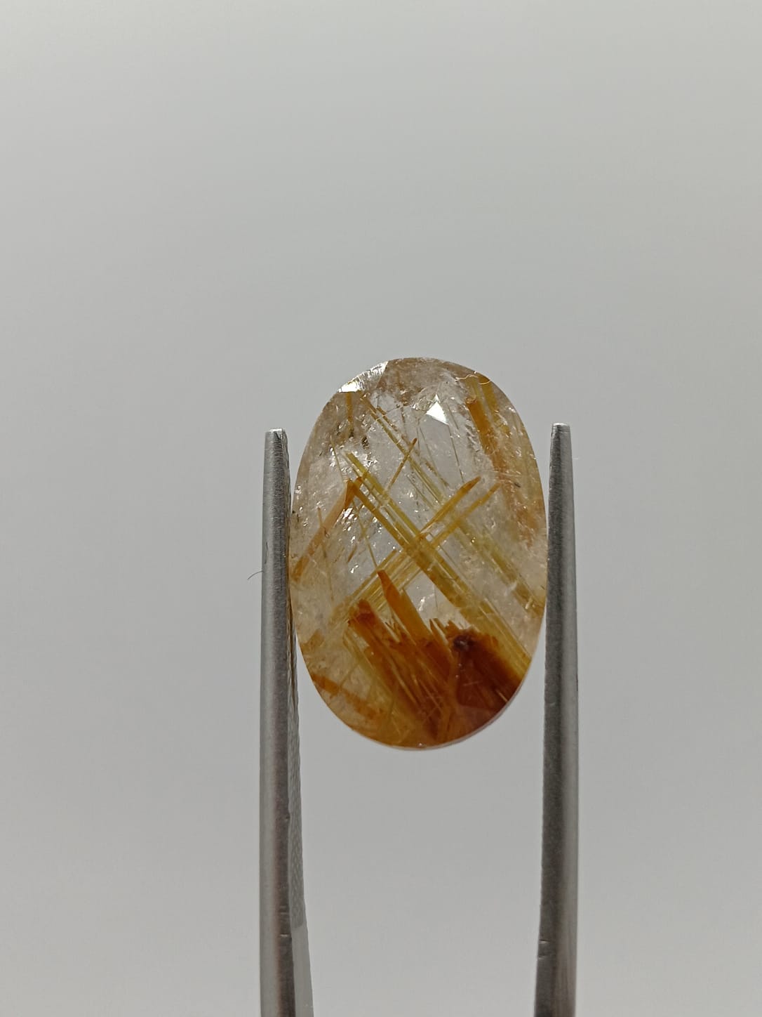 Cuarzo rutilado ovalado de 8.22ct