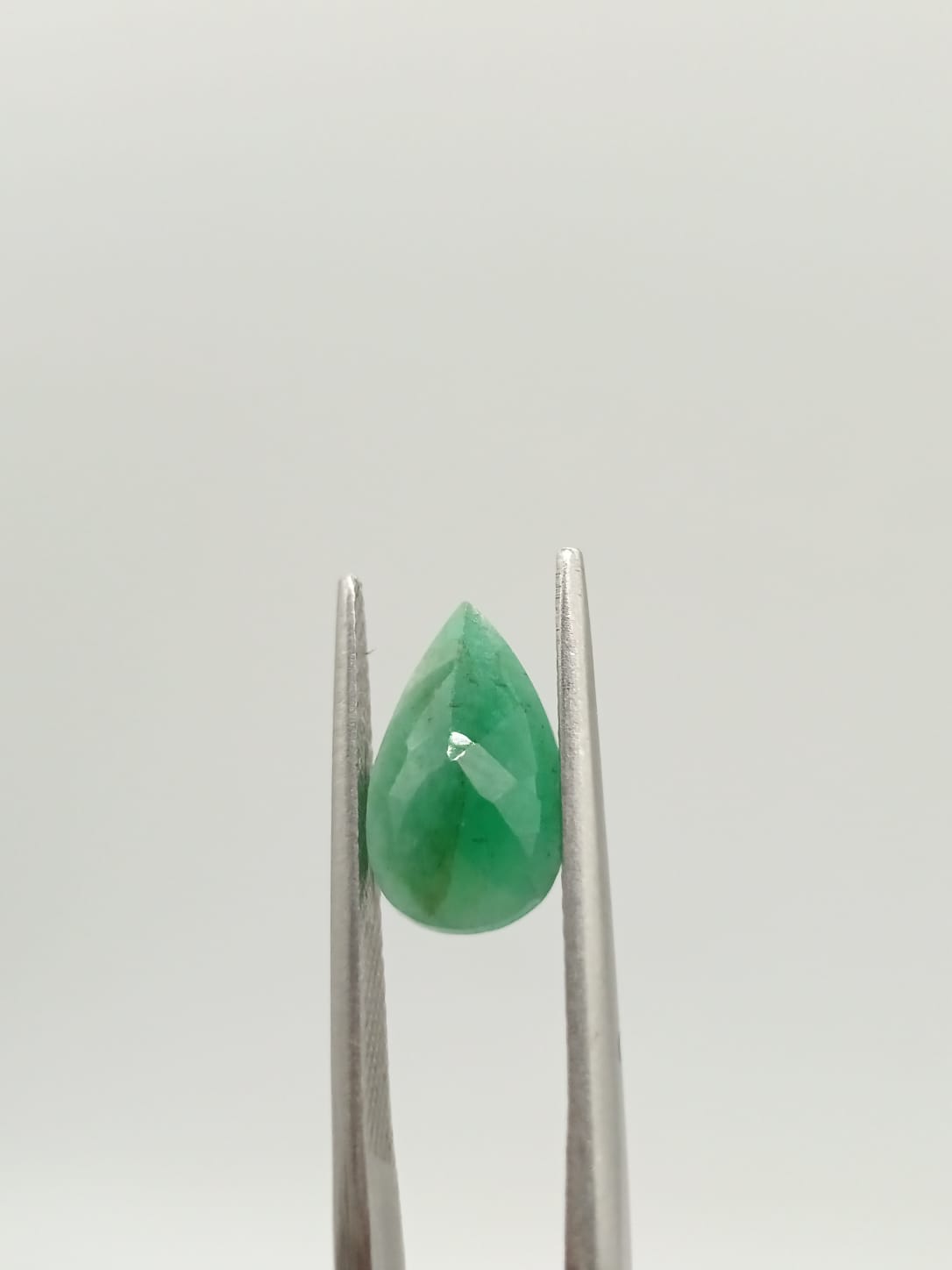 Esmeralda brasileña forma de gota 1.96ct