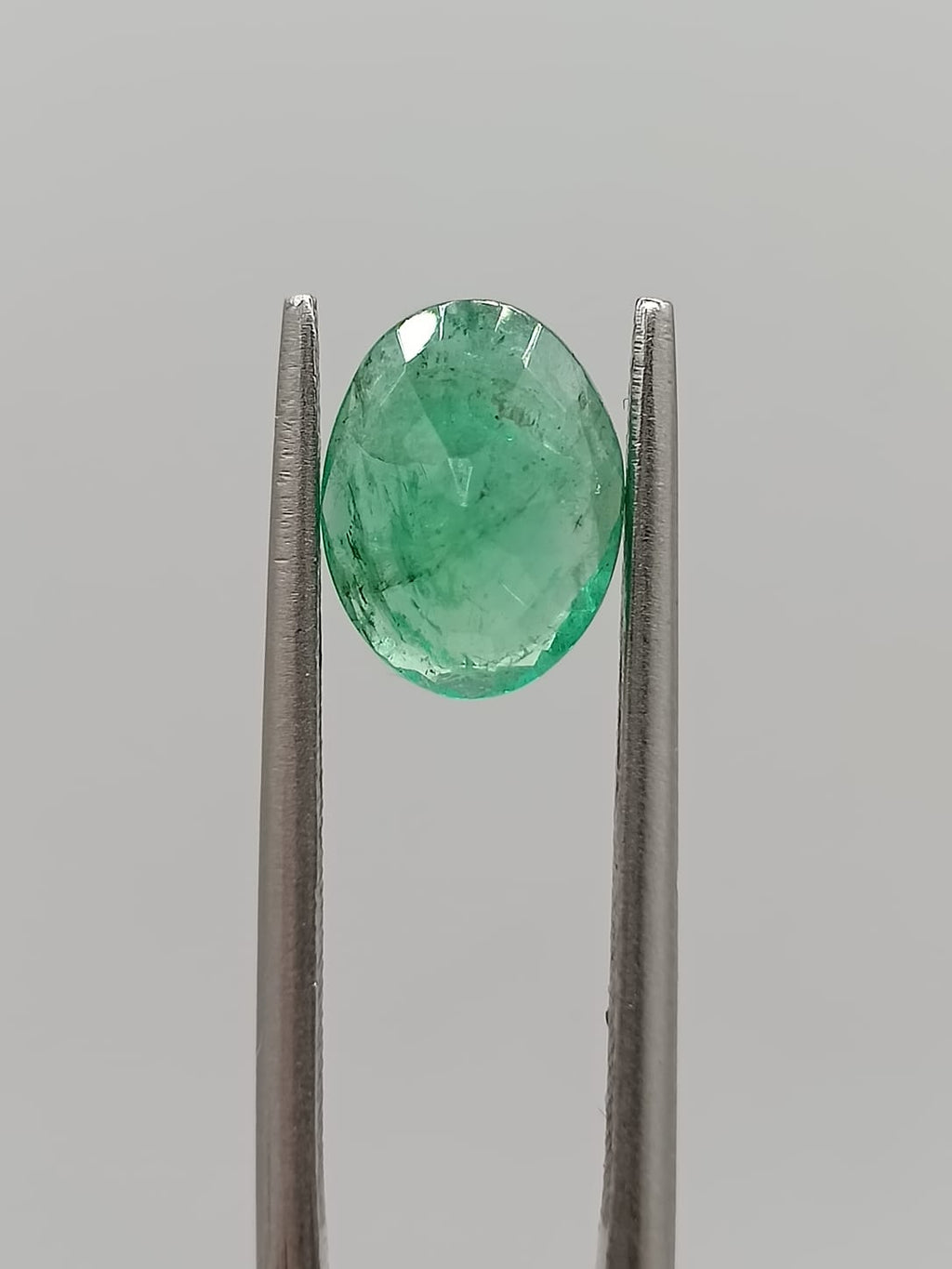 Esmeralda colombiana ovalada de 1.63ct