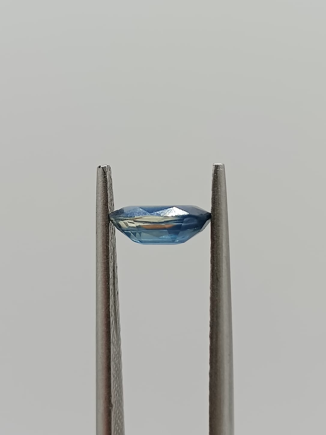 Zafiro ovalado de 0.94ct