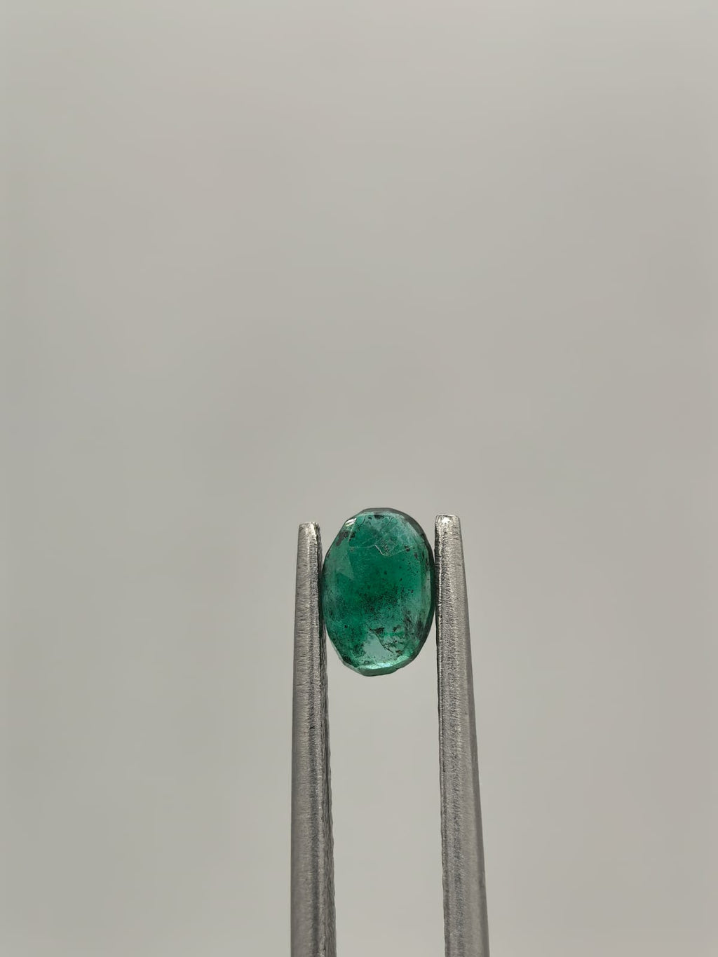 Esmeralda colombiana ovalada de 0.53ct