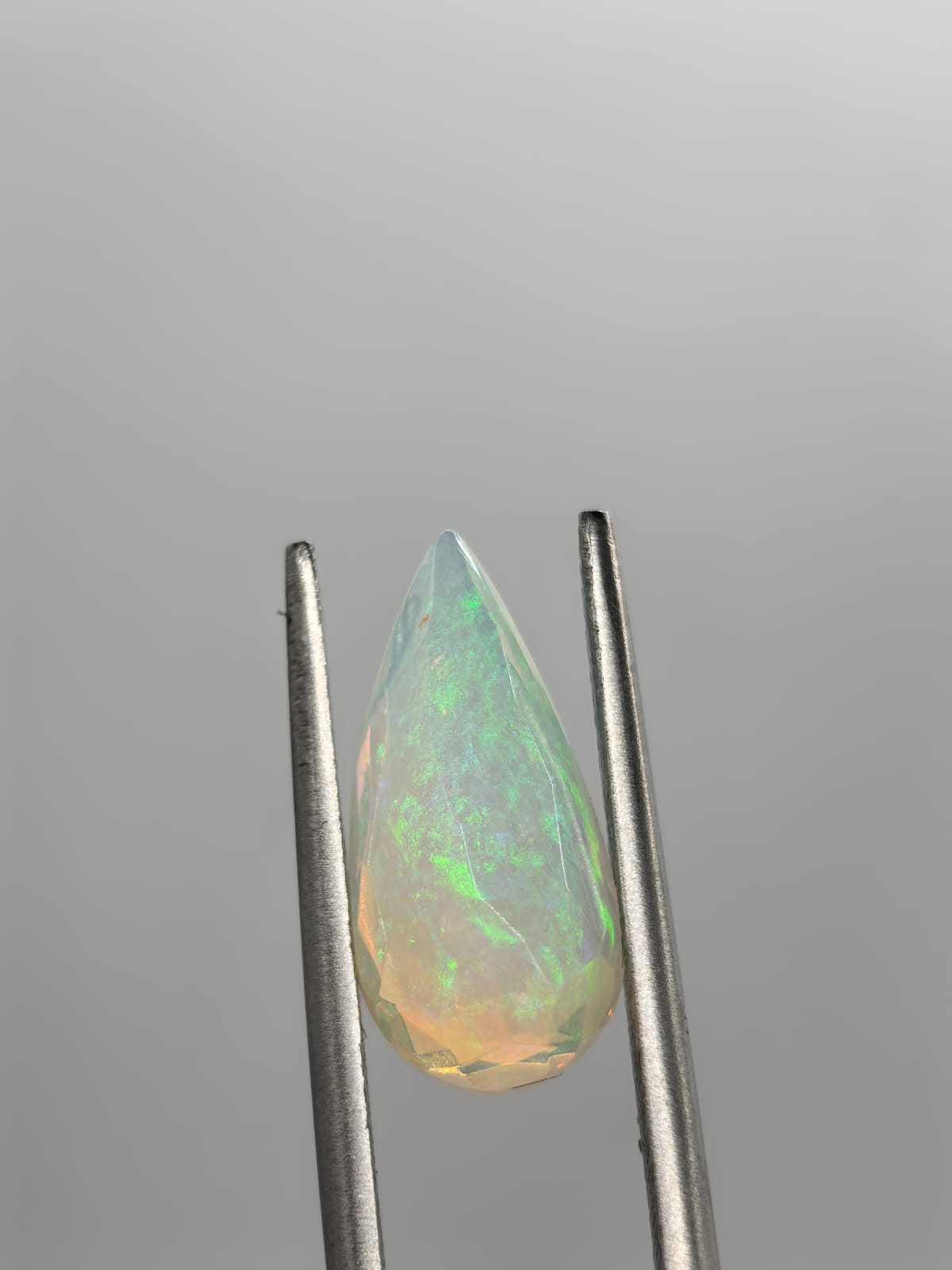 Ópalo forma de gota de 2.02ct