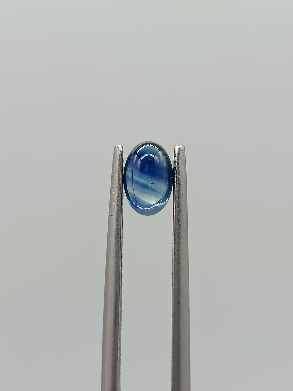 Zafiro ovalado de 0.84ct