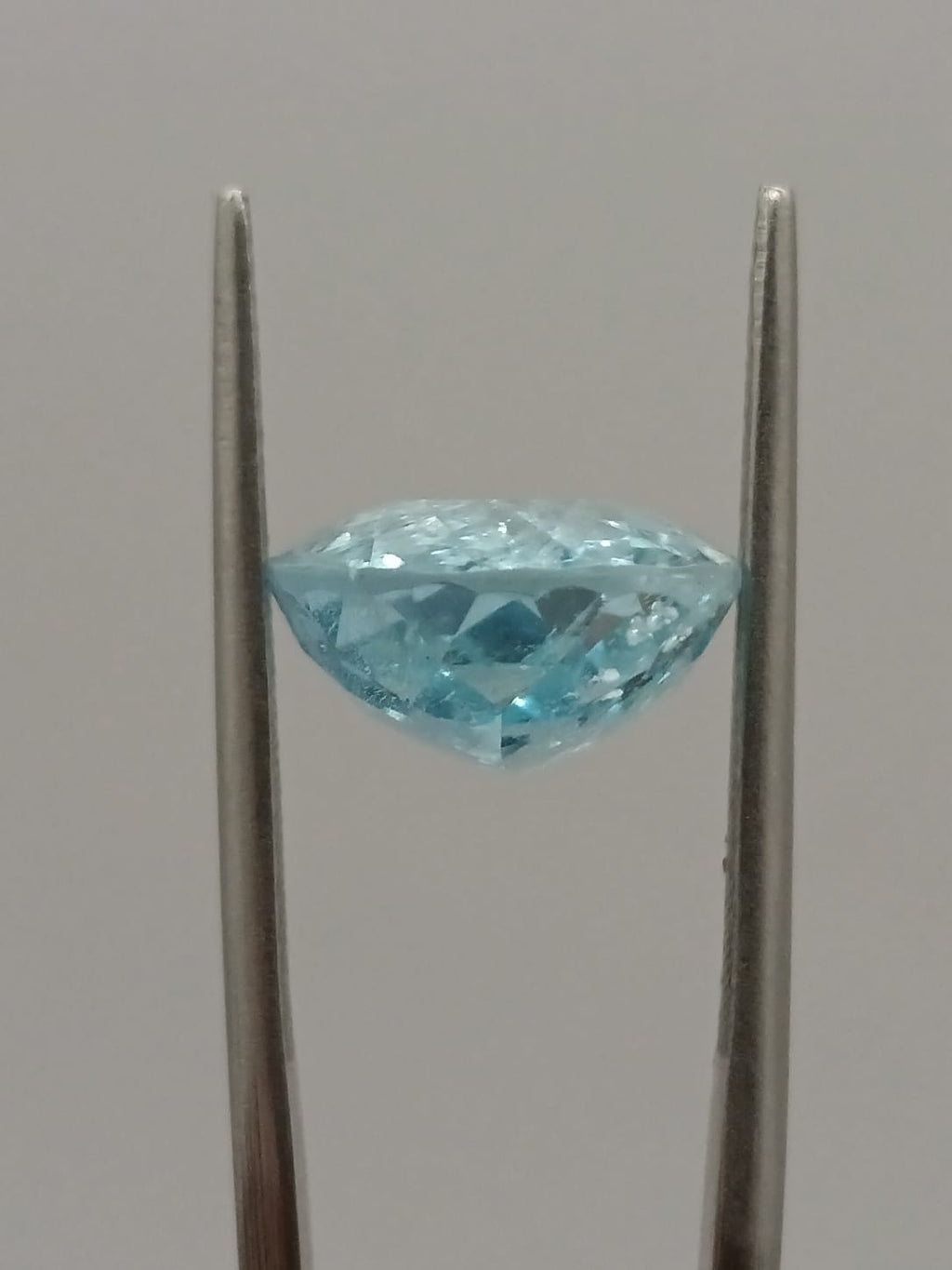 Aguamarina ovalada de 6.82ct