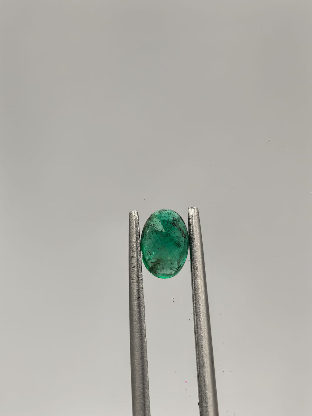 Esmeralda colombiana ovalada de 0.48ct