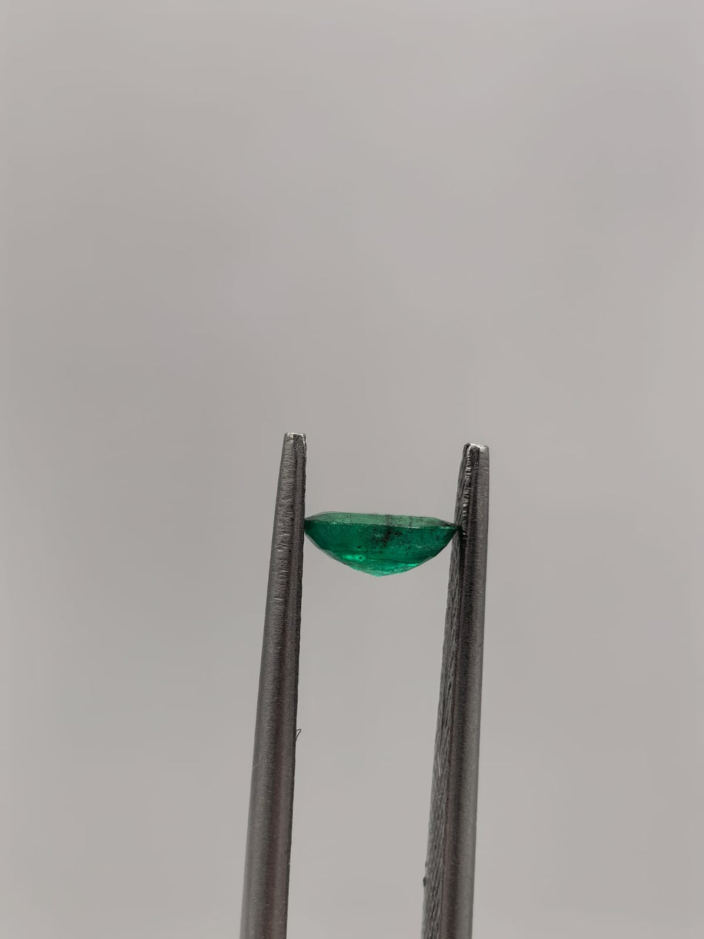 Esmeralda colombiana ovalada de 0.32ct