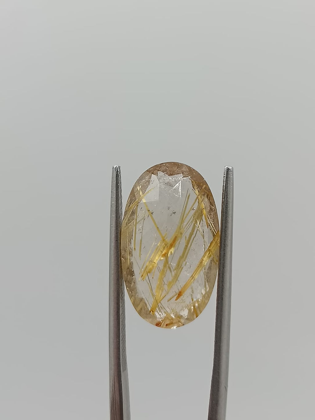 Cuarzo rutilado ovalado de 7.25ct